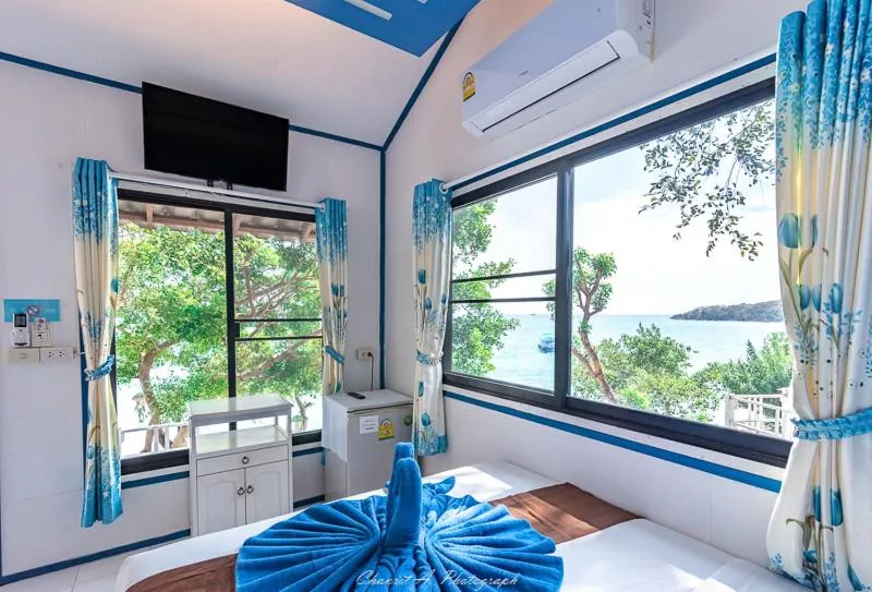 Superior Double Room with Sea View in Sangthian Beach Resort