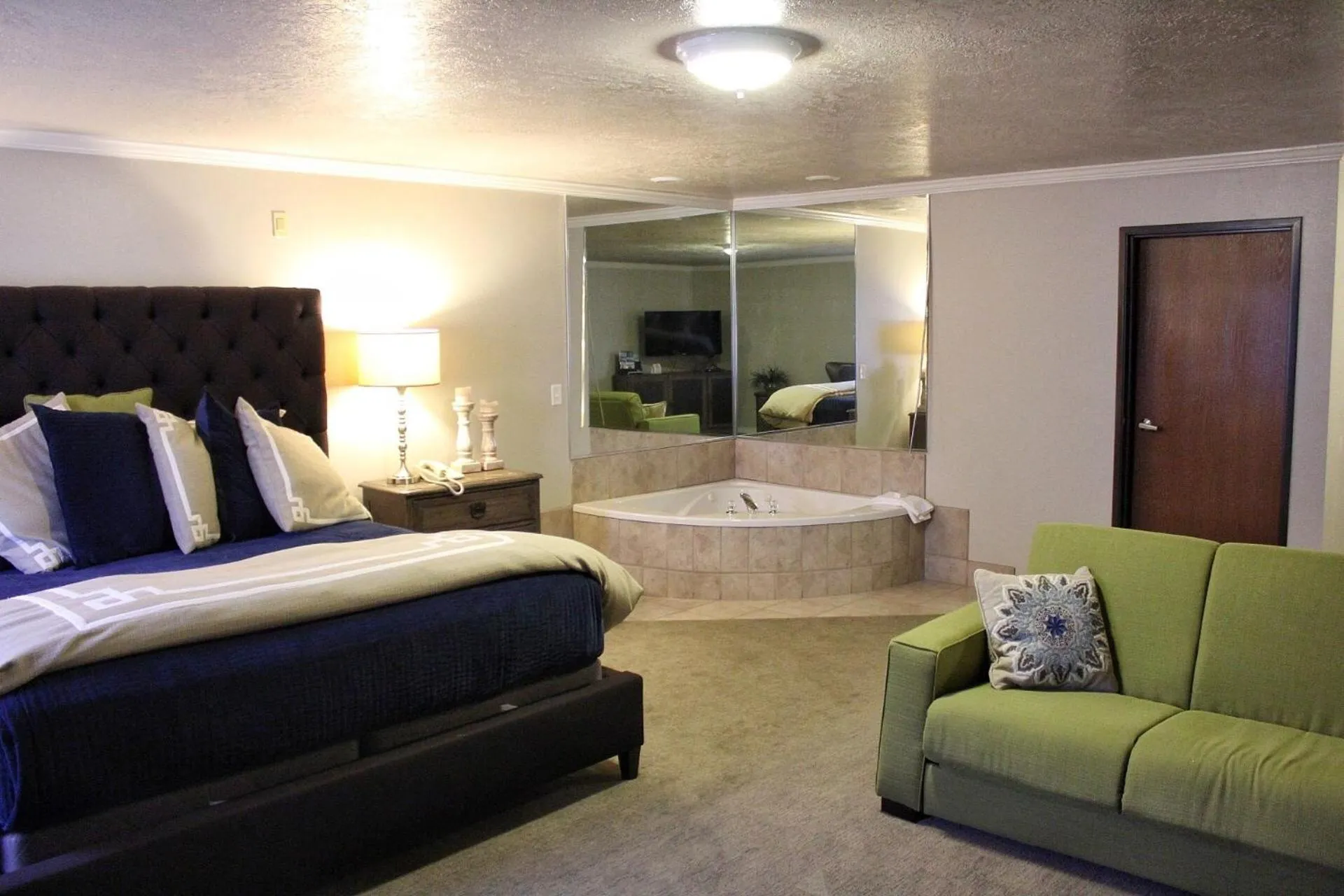 Deluxe King Suite in Scipio Hotel