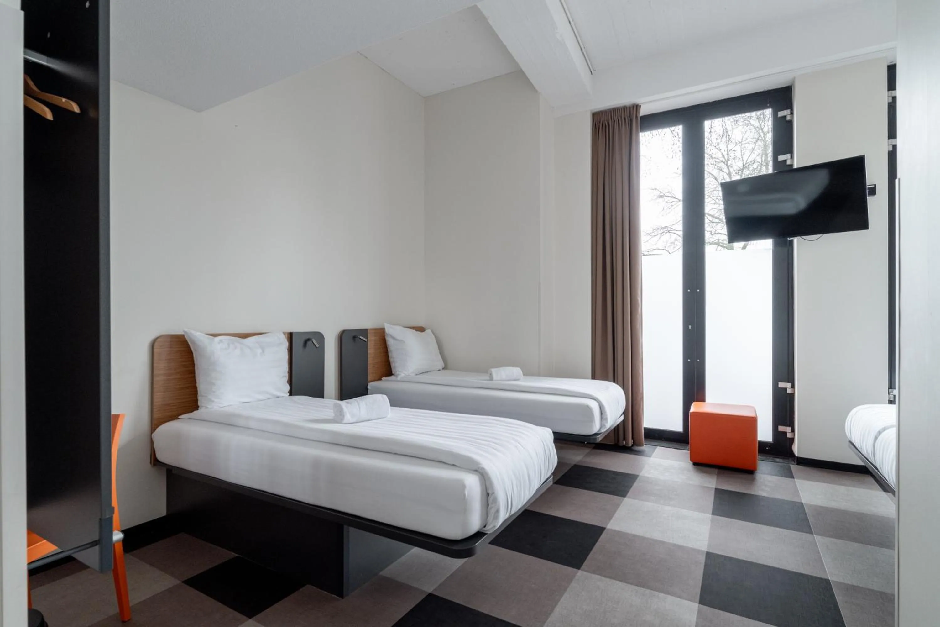 Quadruple Room - Disability Access in easyHotel Maastricht City Centre