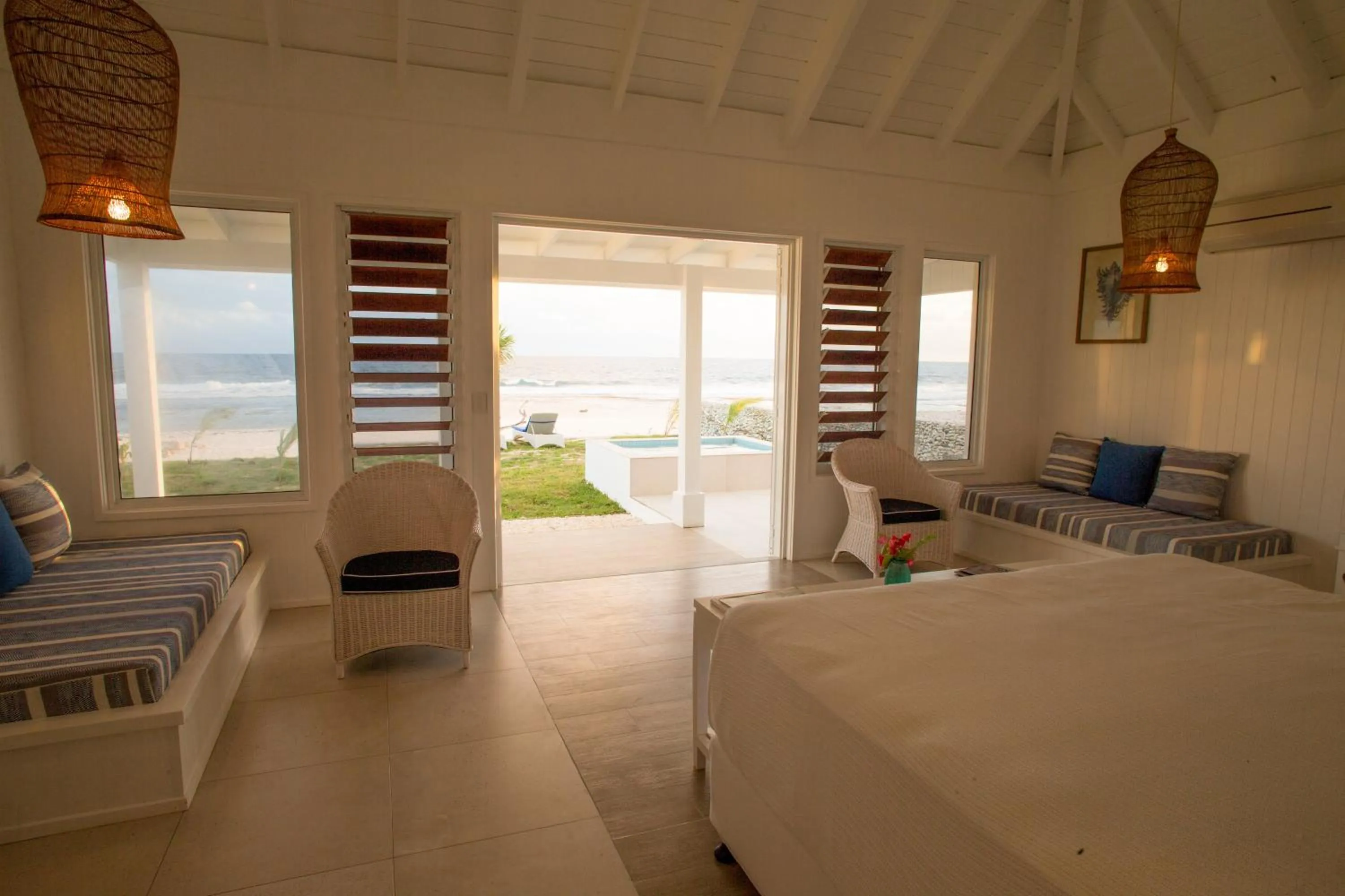 Beachfront Plunge Pool Villa in Tamanu on the Beach