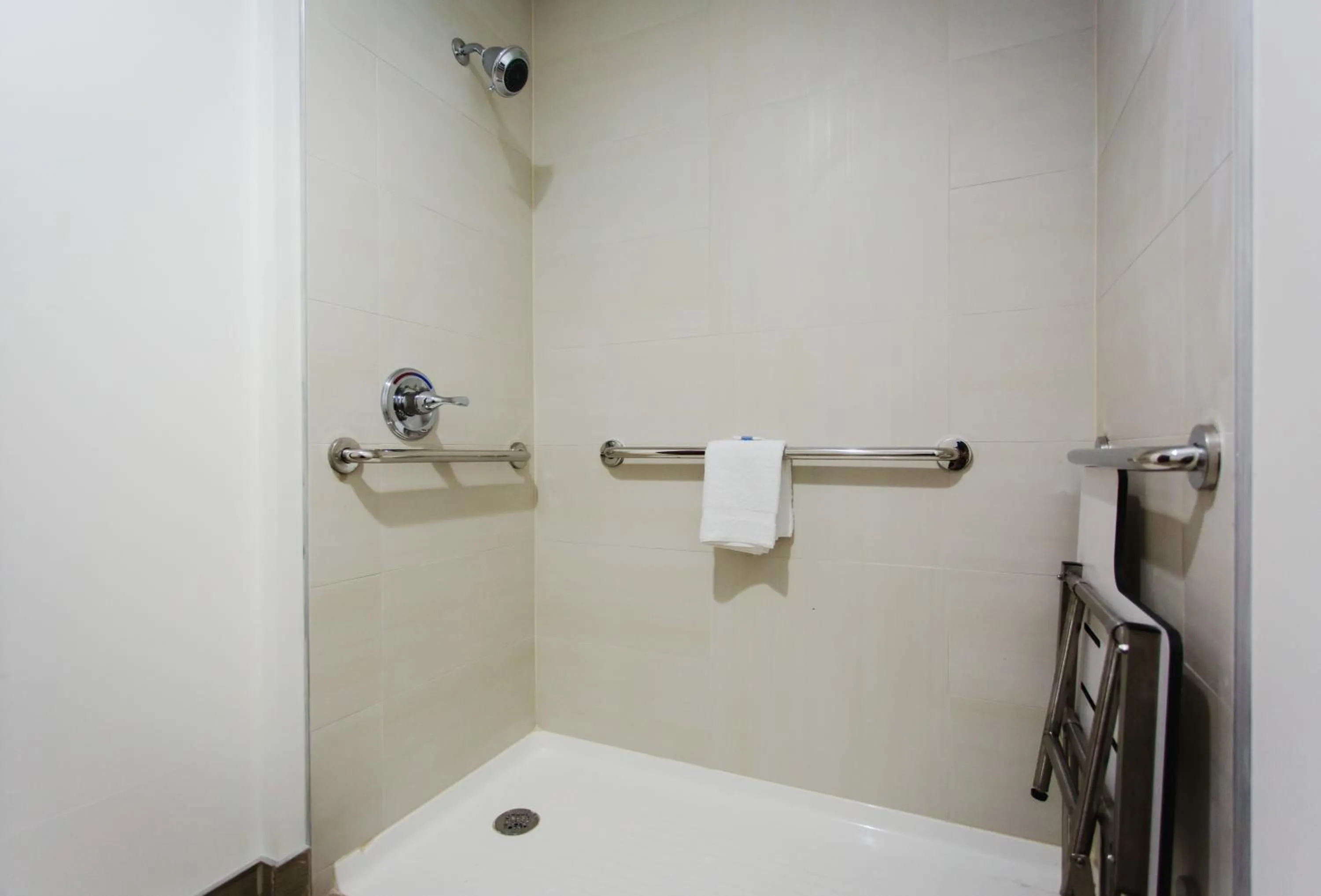 King Room - Disability Access in Palacio Royale Inn Boutique Katy