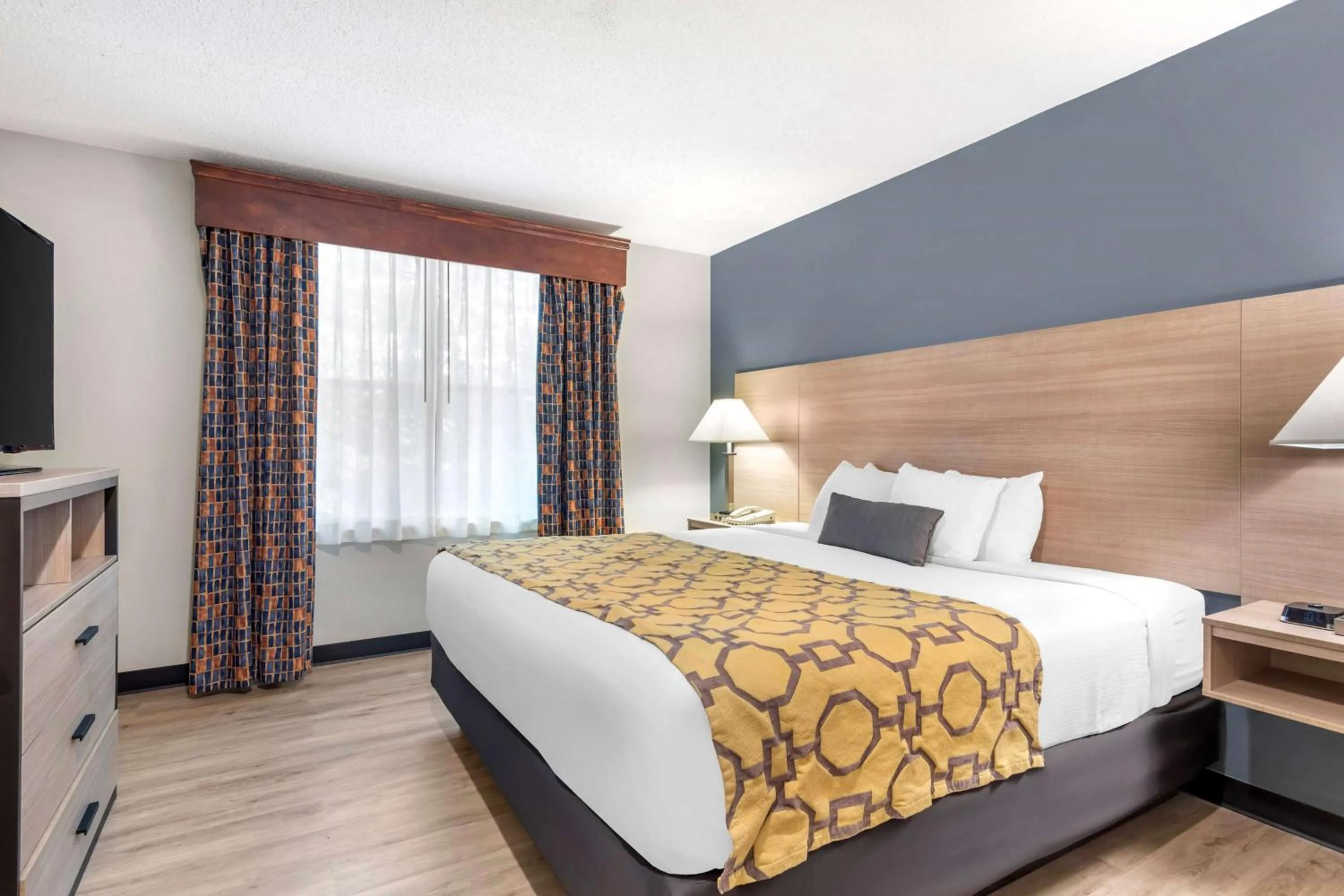 One-Bedroom King Suite - Non-Smoking in Baymont by Wyndham Kennesaw