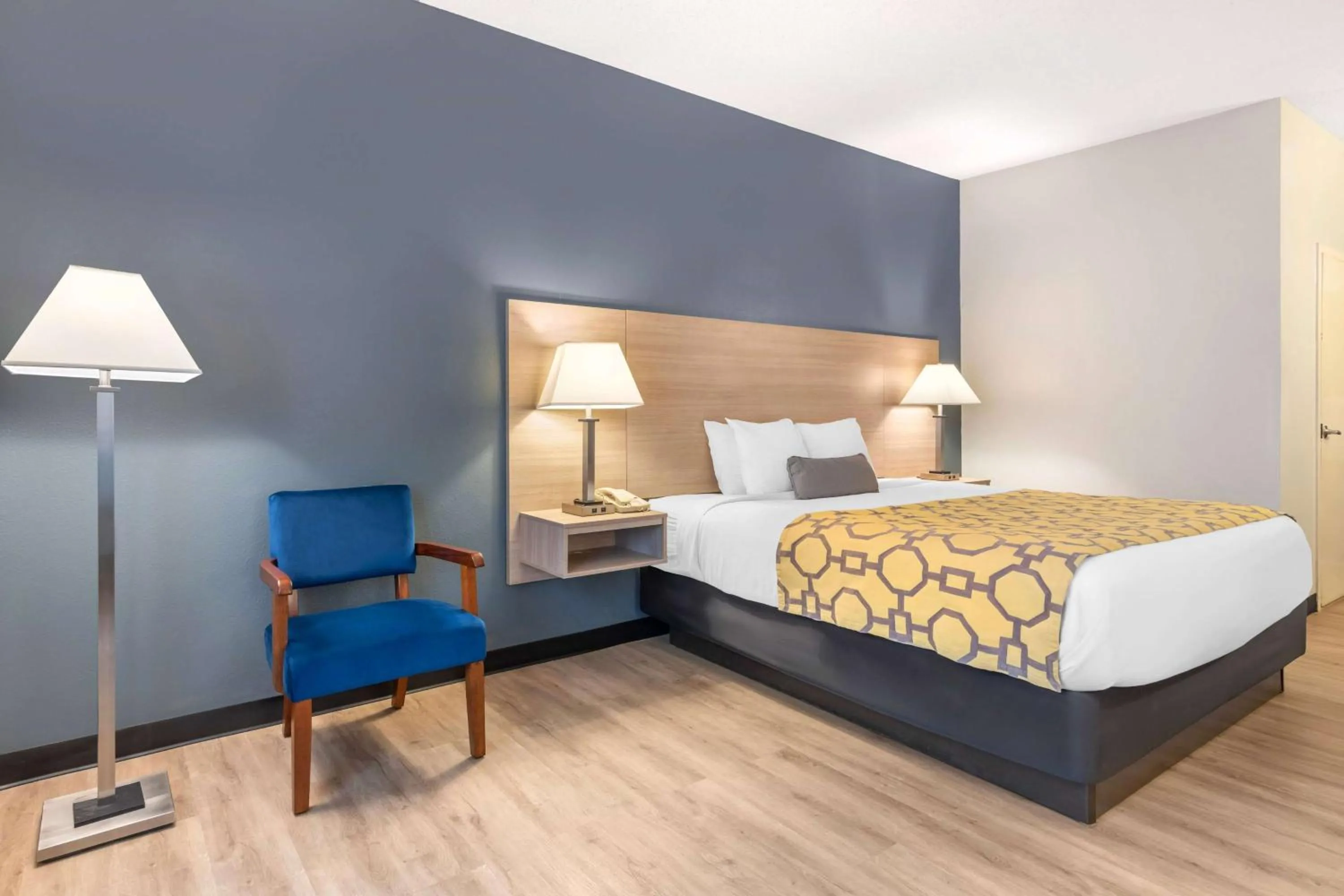 King Room- Non-Smoking in Baymont by Wyndham Kennesaw