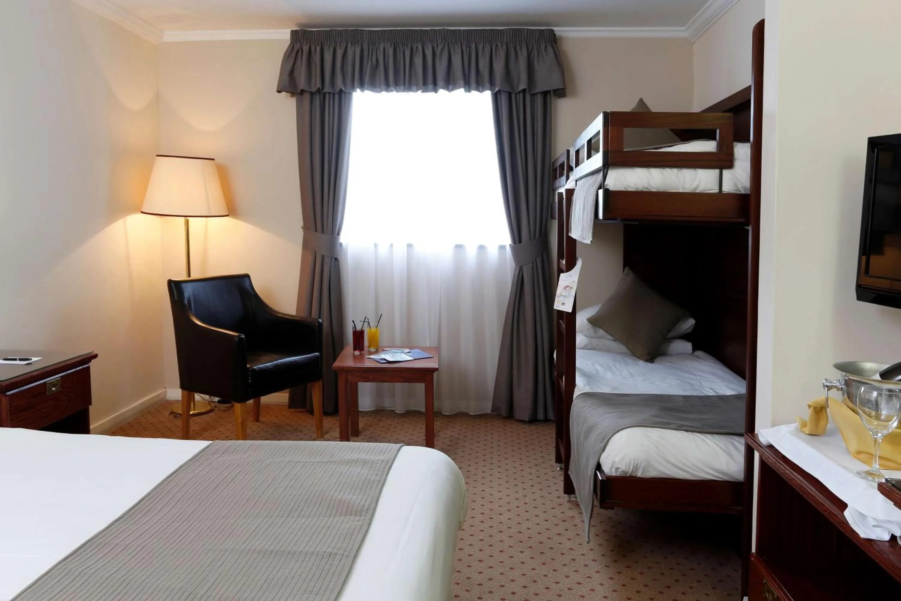 Standard Family Room with Double Bed and Single Bunk Bed in Oaks Hotel and Leisure Club