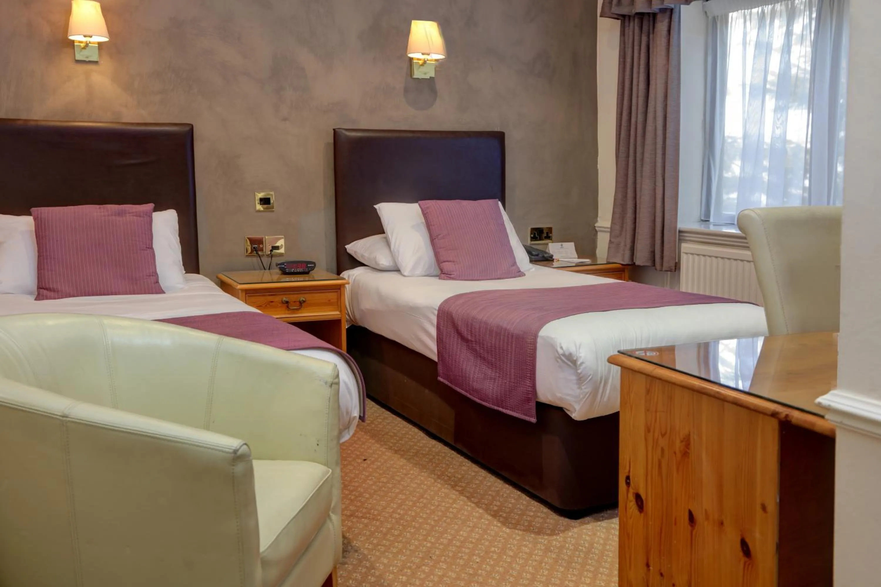Standard Twin Room in Oaks Hotel and Leisure Club