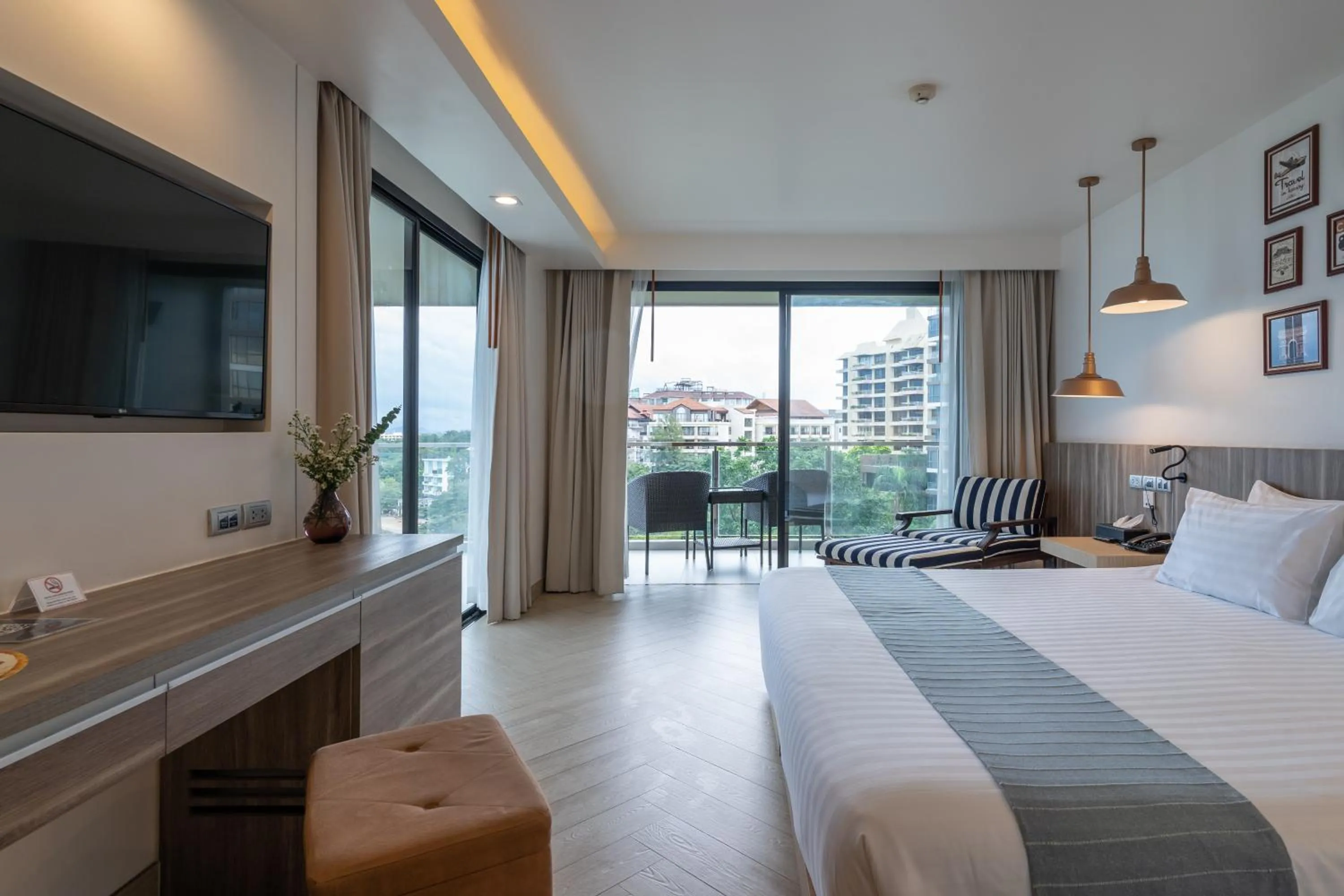 Superior Corner Seaview in Golden Tulip Pattaya Beachfront Resort