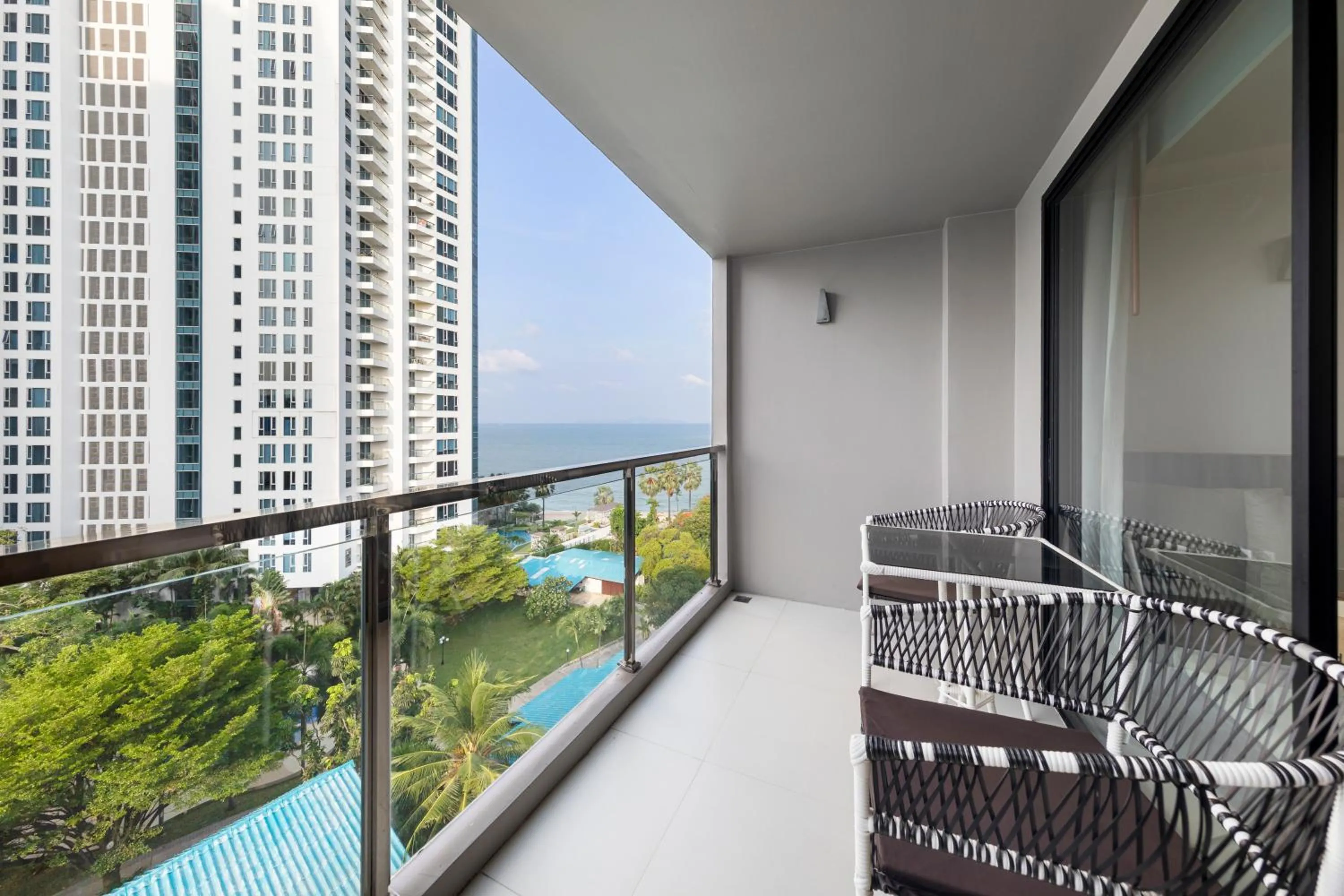 Superior King Room with Sea View in Golden Tulip Pattaya Beachfront Resort