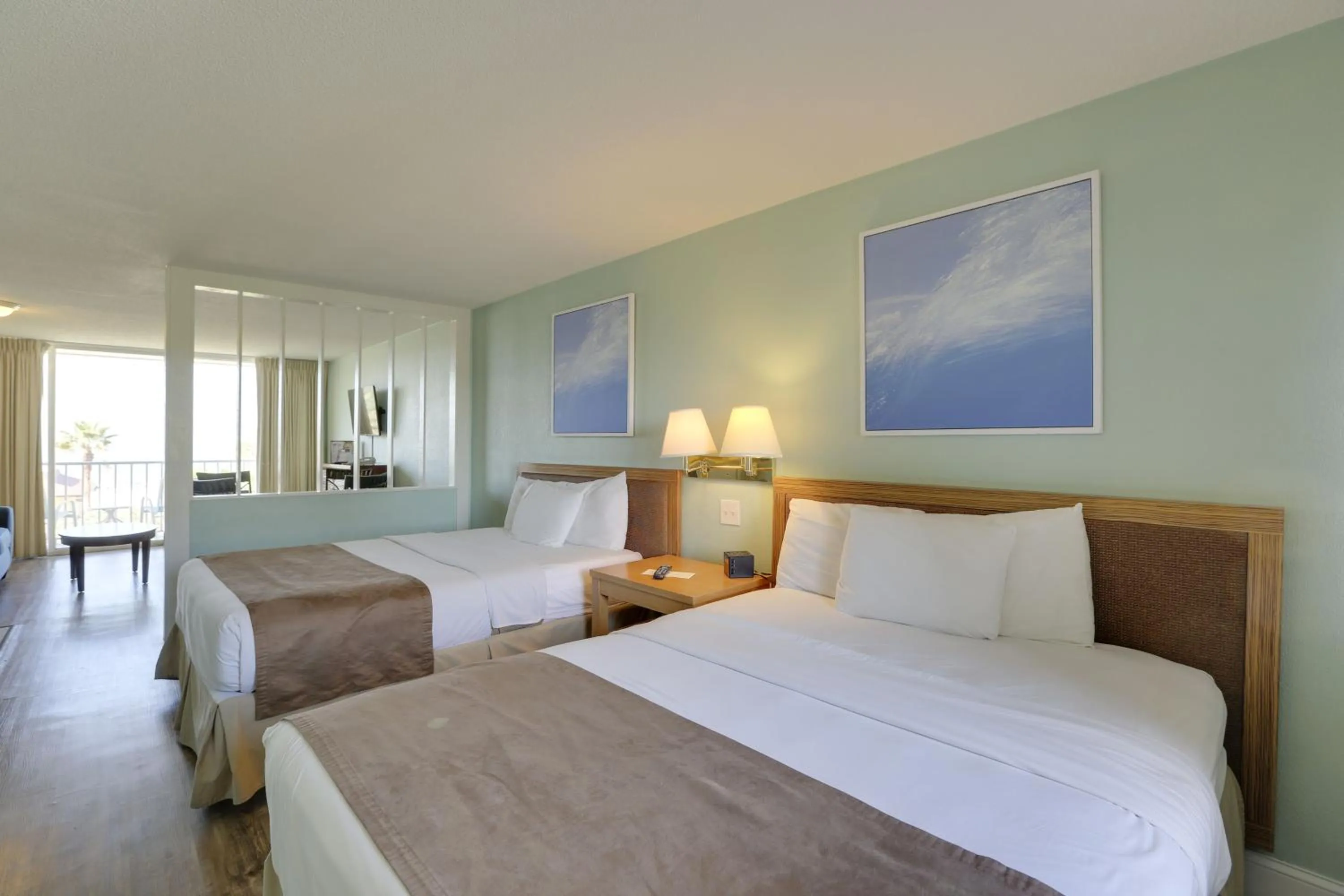 Deluxe Queen Suite - Non-Smoking in The Beachview Inn Clearwater Beach