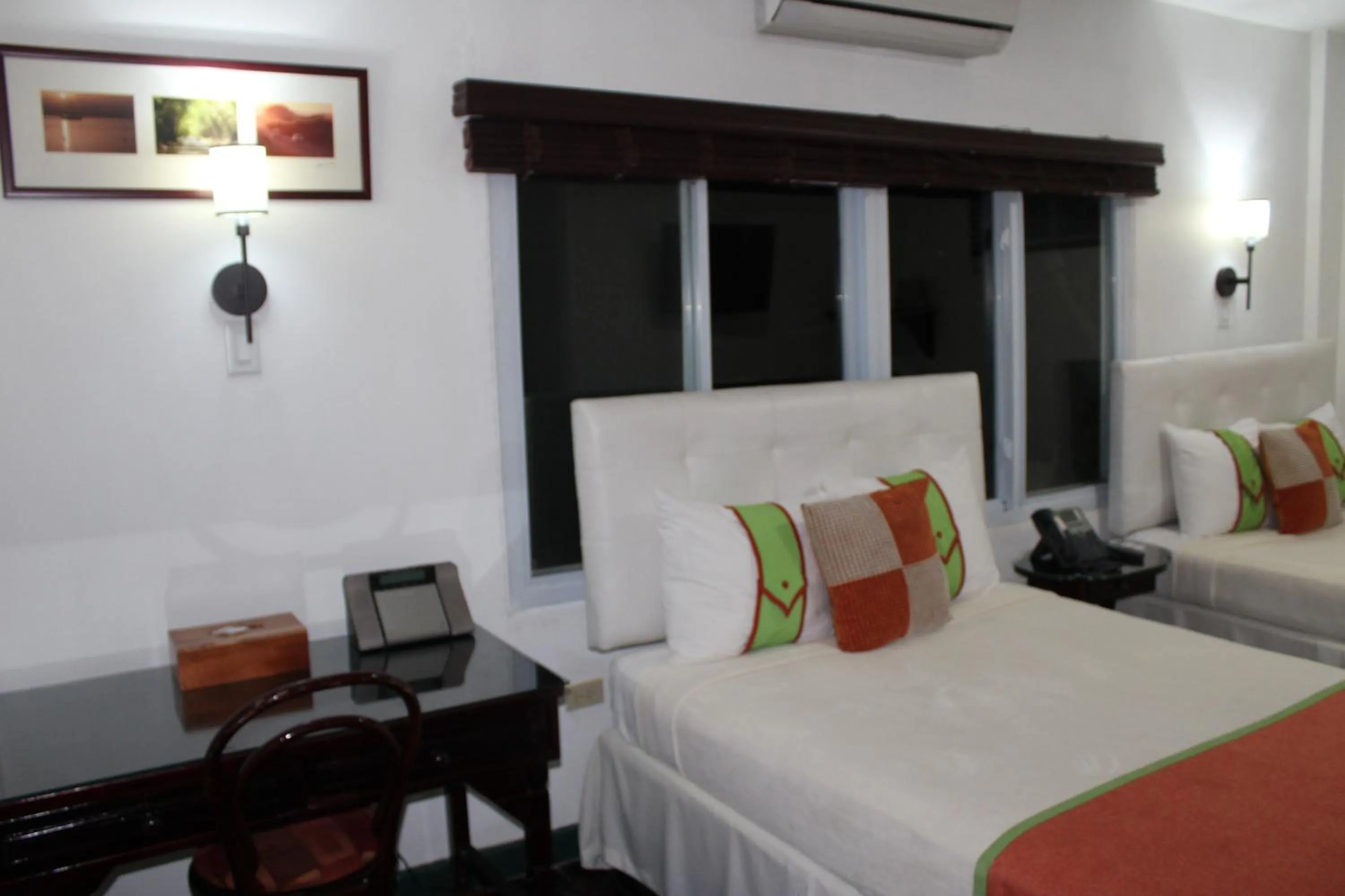 Superior Double Room with Partial Ocean View in Altamont West Hotel