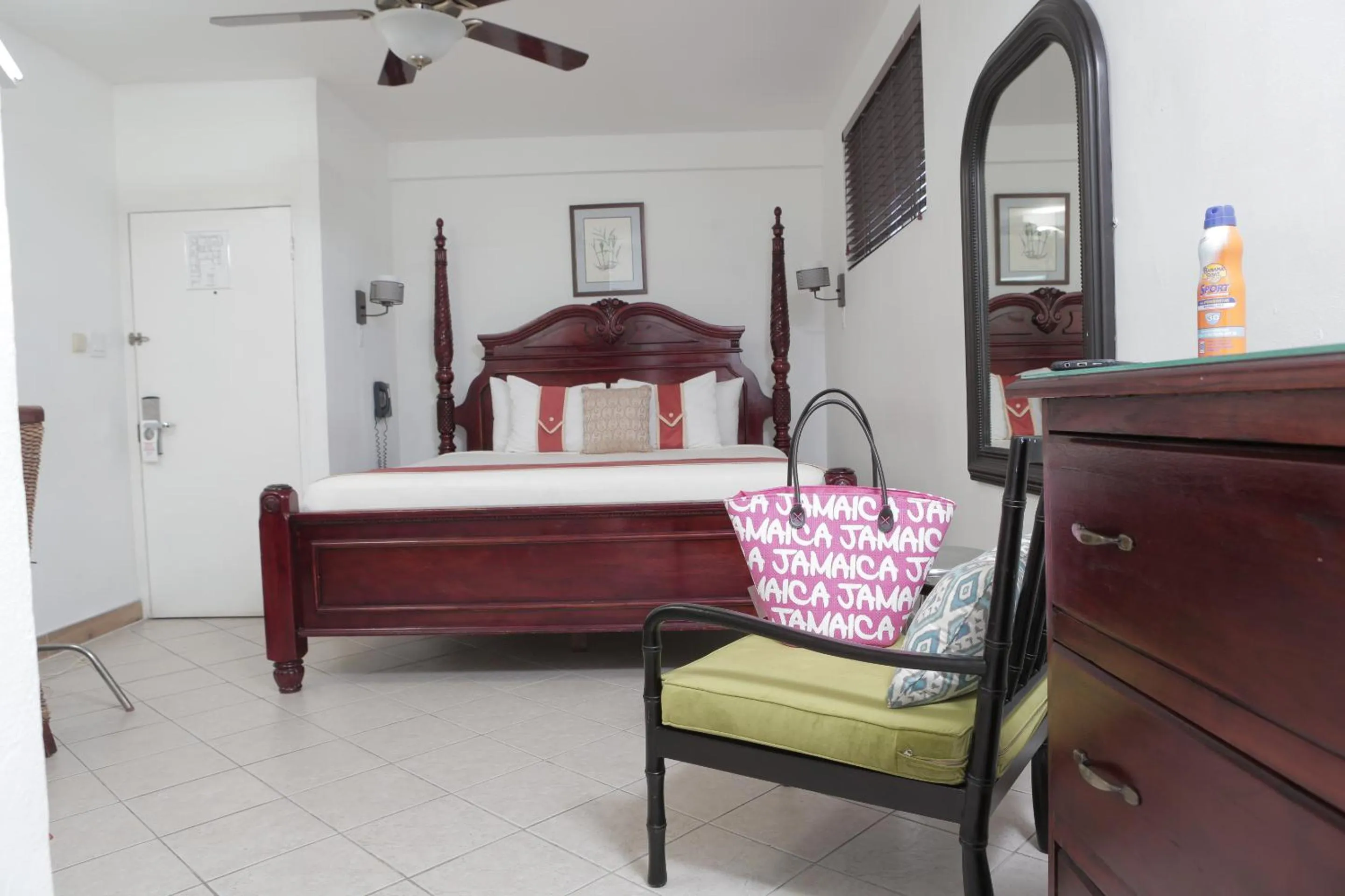 Superior King Room in Altamont West Hotel