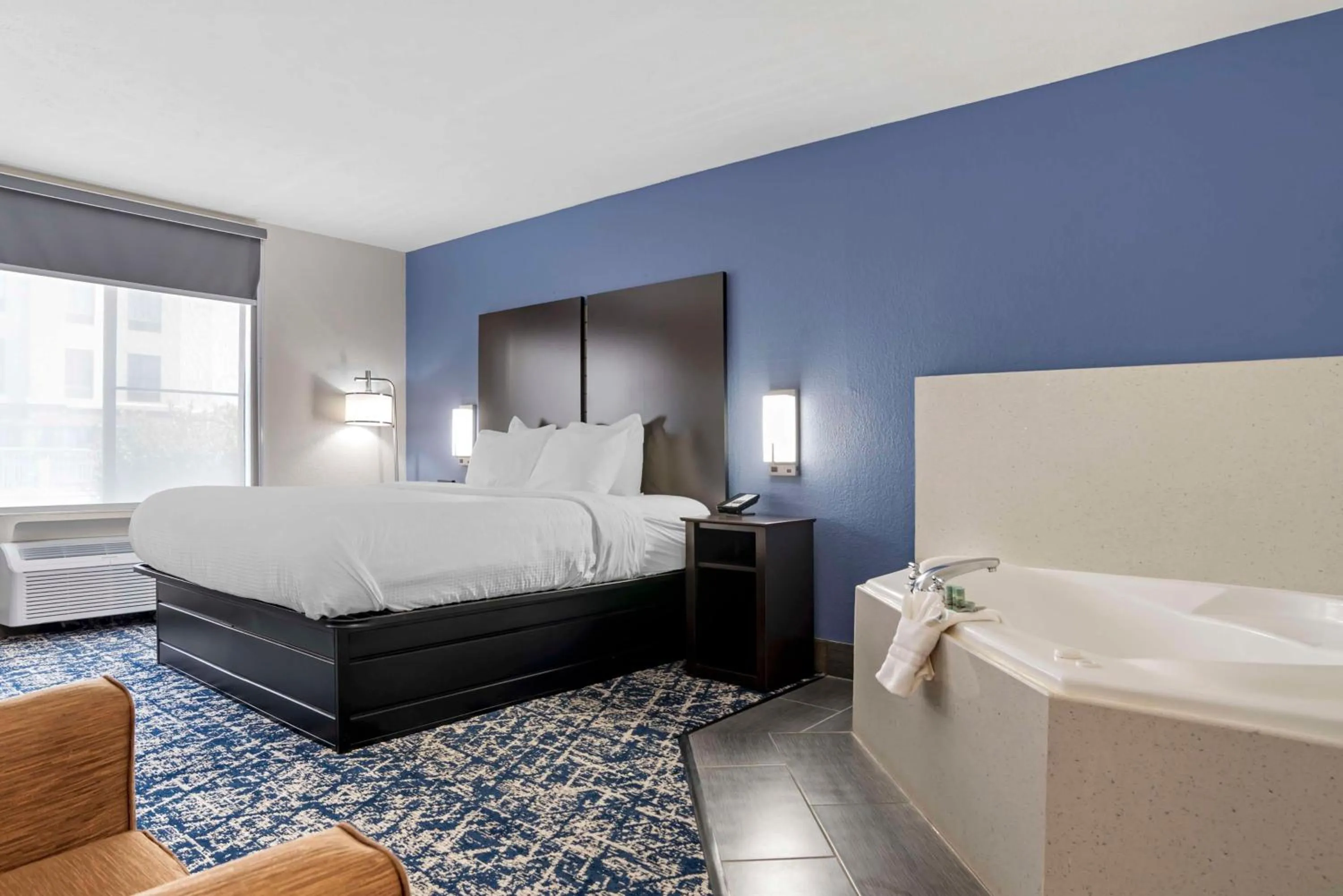 King Room with Spa Bath - Non-Smoking in Best Western Canton Inn