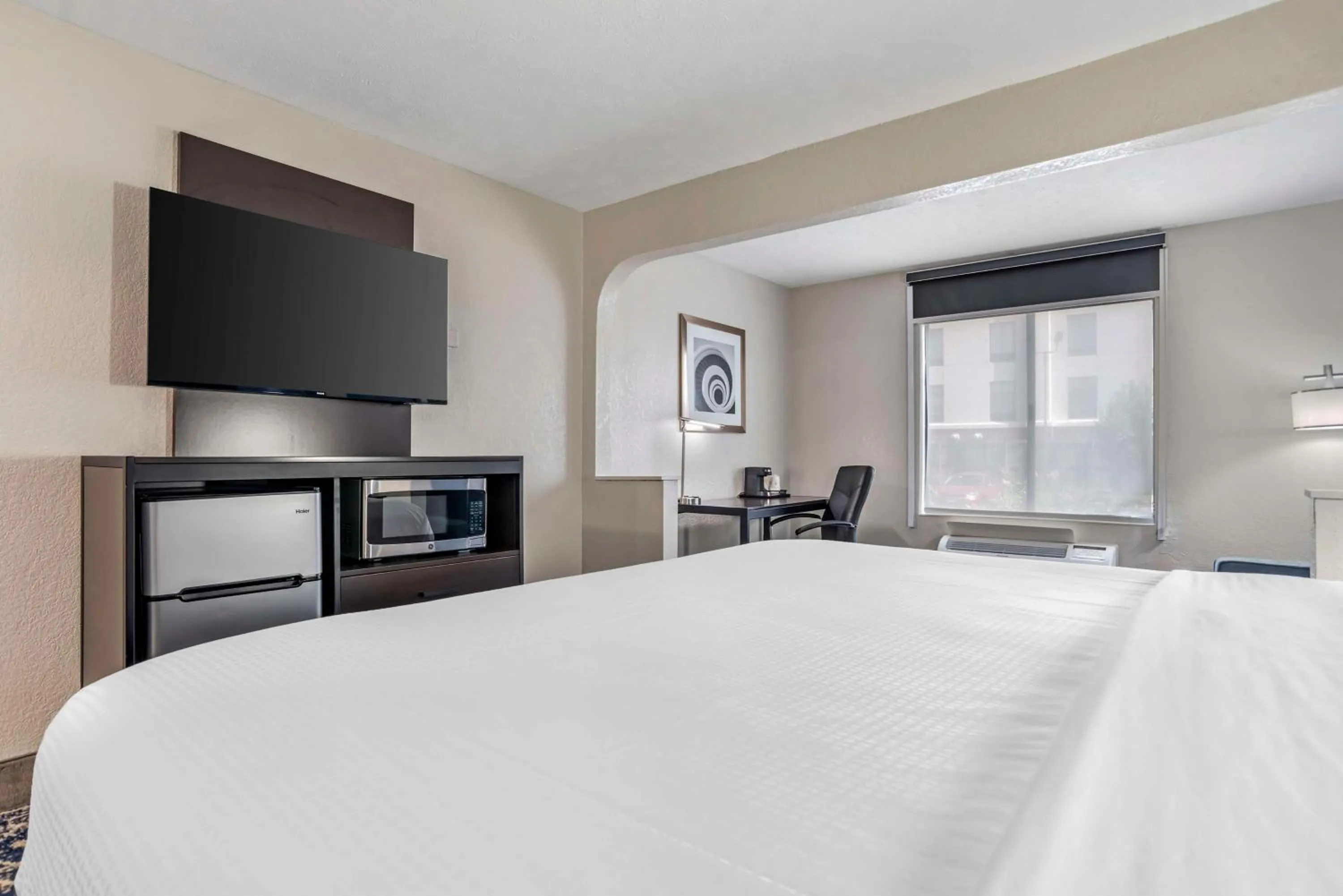 King Room with Sofa Bed - Disability Access/Non-Smoking in Best Western Canton Inn