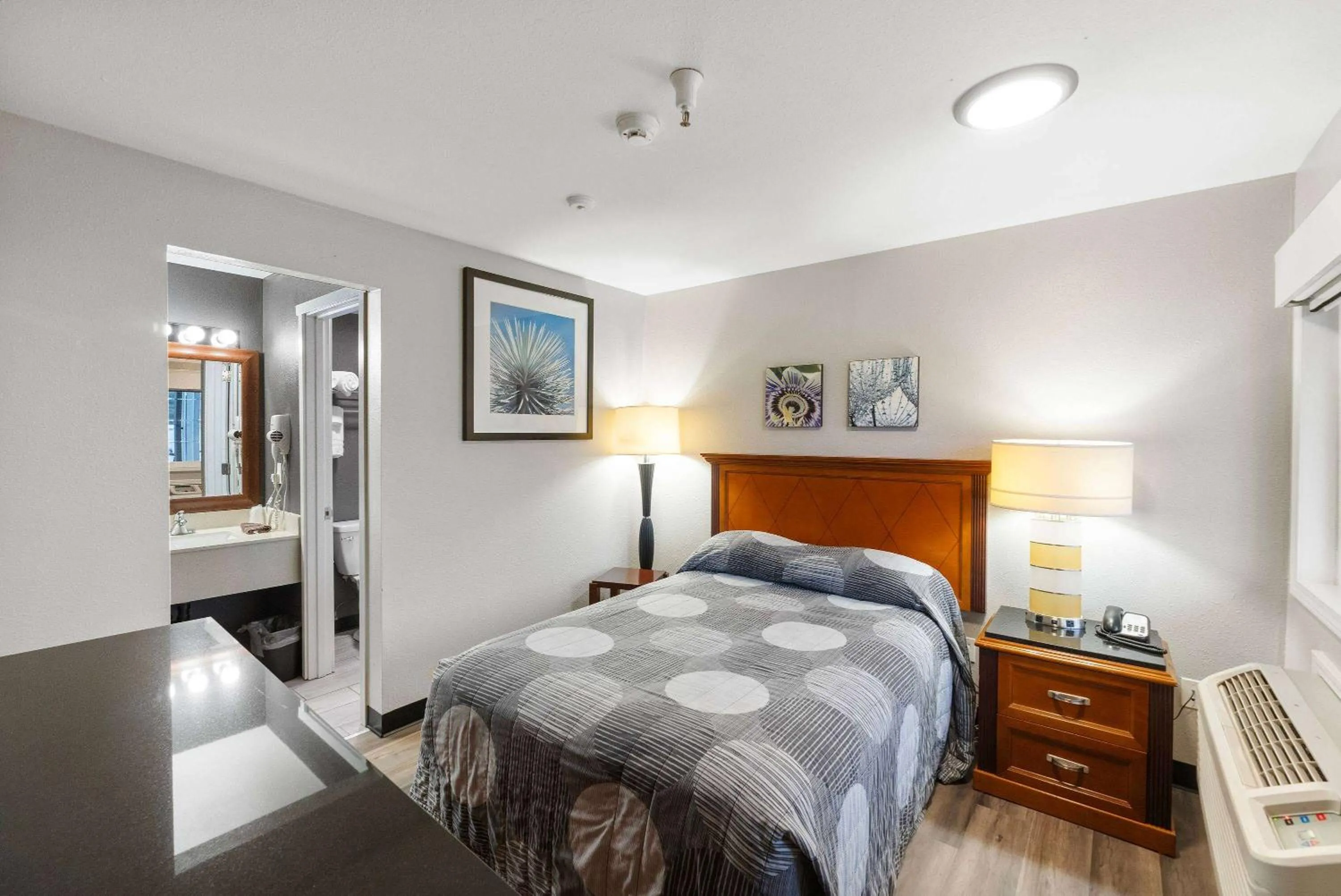 Double Room - Non-Smoking in Basecamp Puyallup a Travelodge by Wyndham