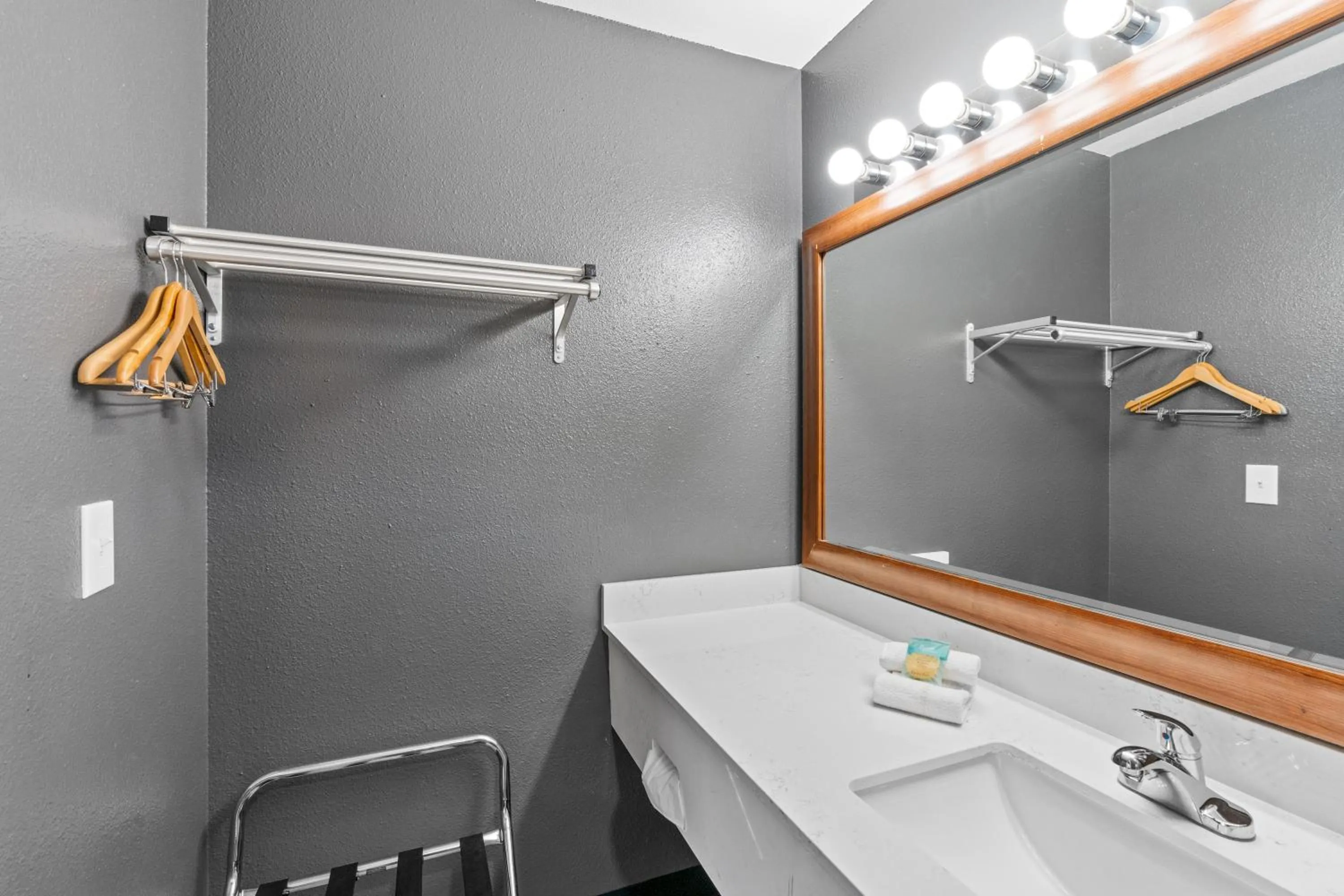 King Room in Basecamp Puyallup a Travelodge by Wyndham