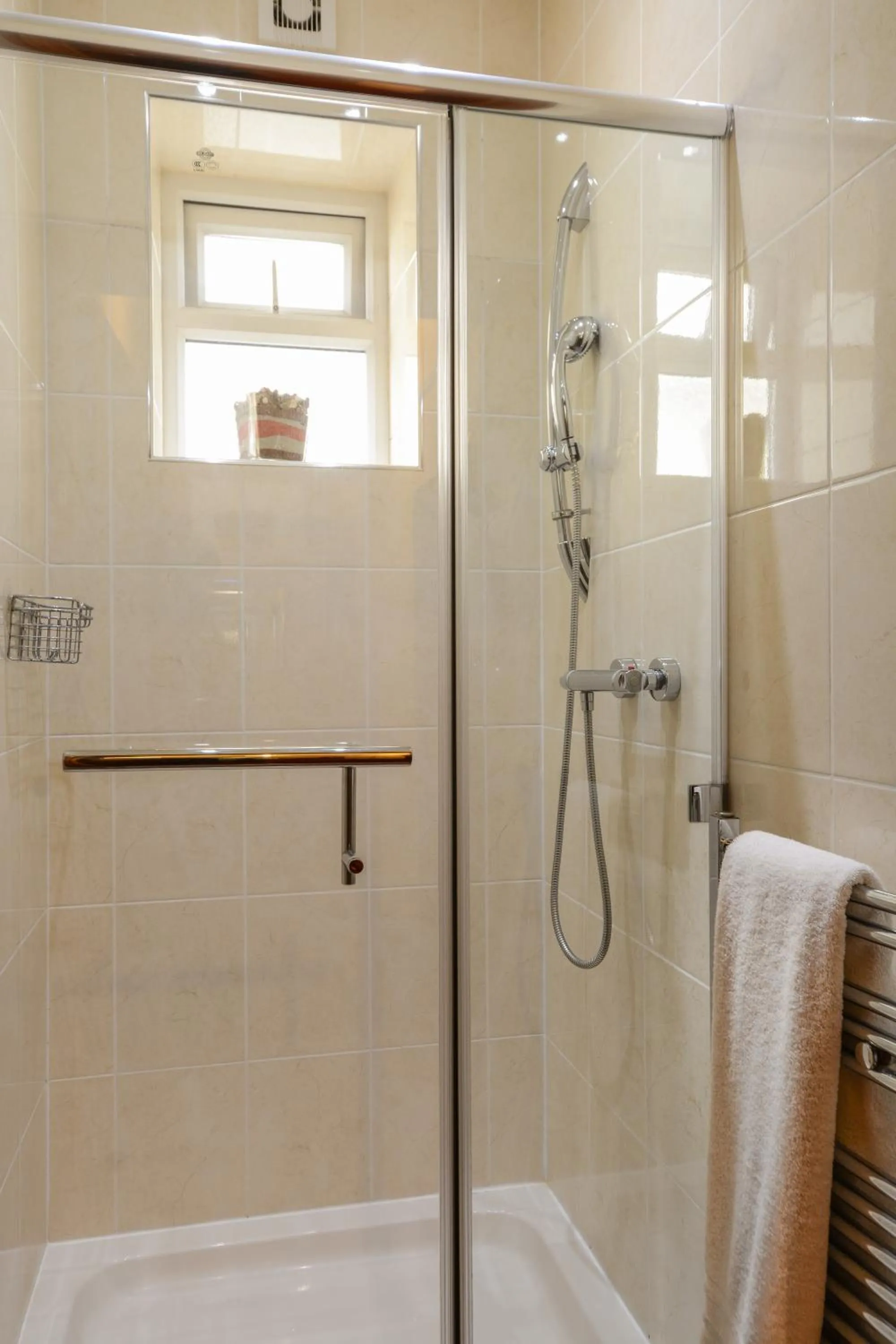 Standard Twin Room with Shared Bathroom in Tanes Hotel