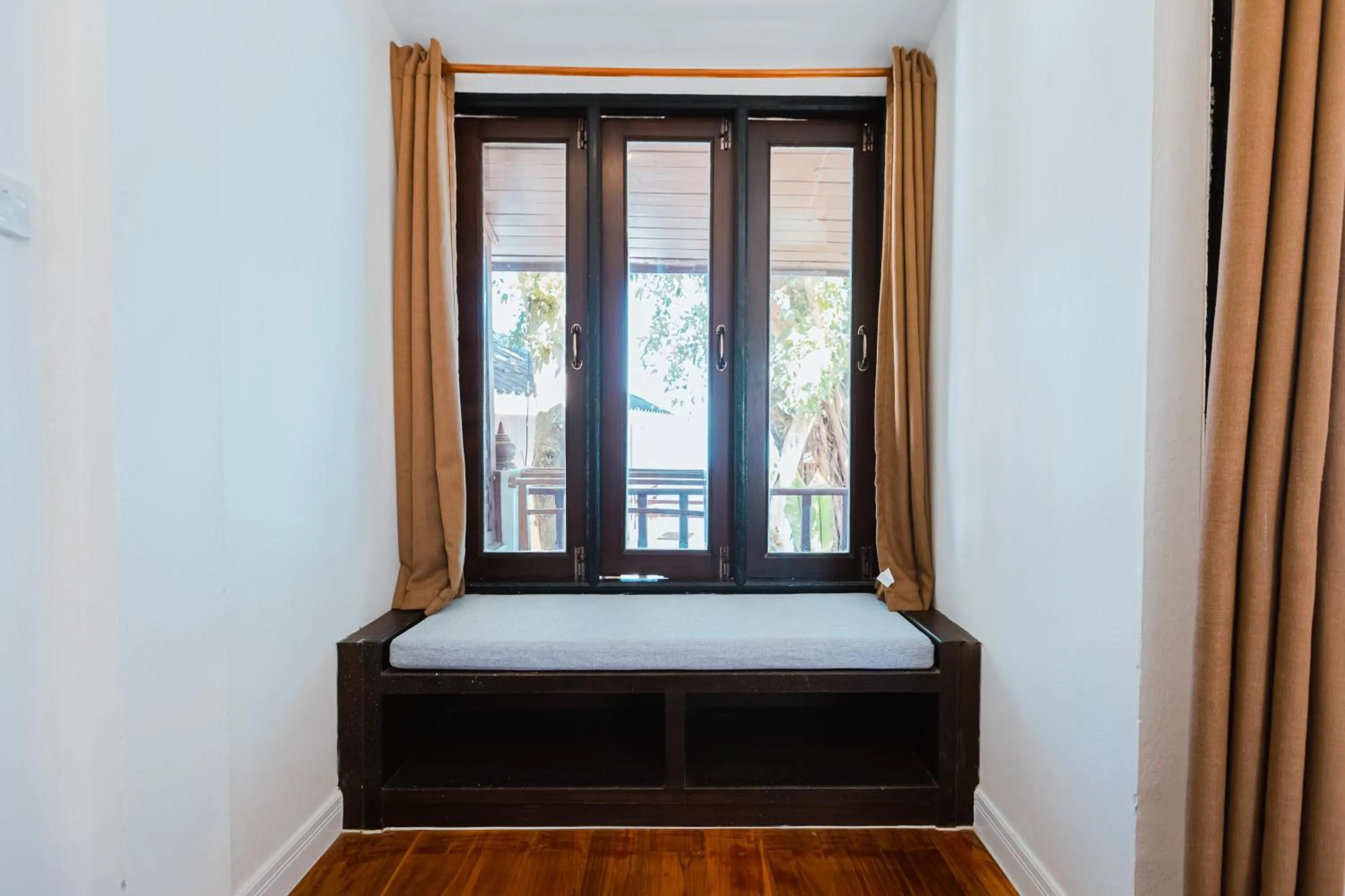 Deluxe Bungalow with Garden View in Vimarn Samed Resort