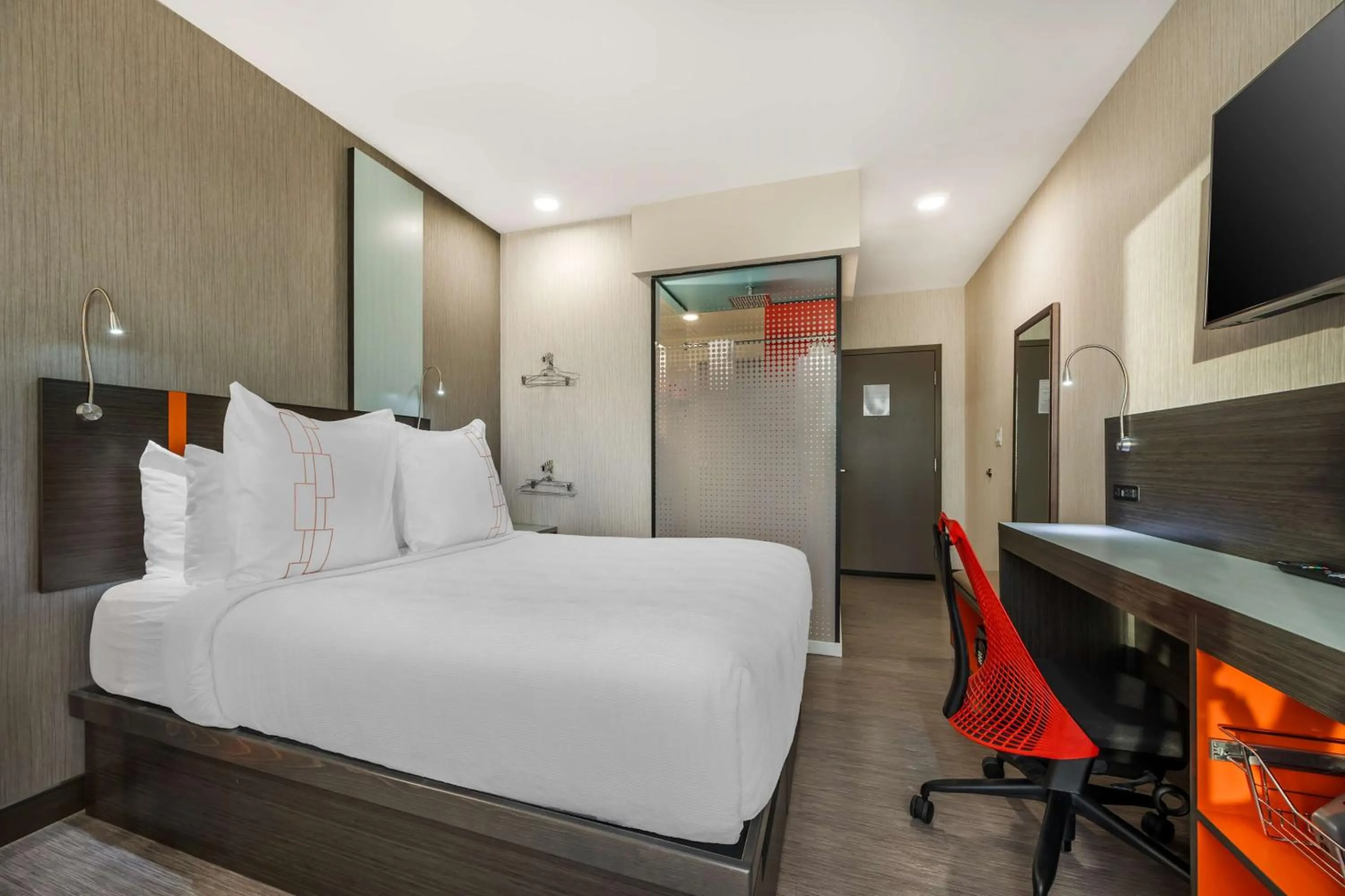 Queen Room in Vīb Best Western Springfield