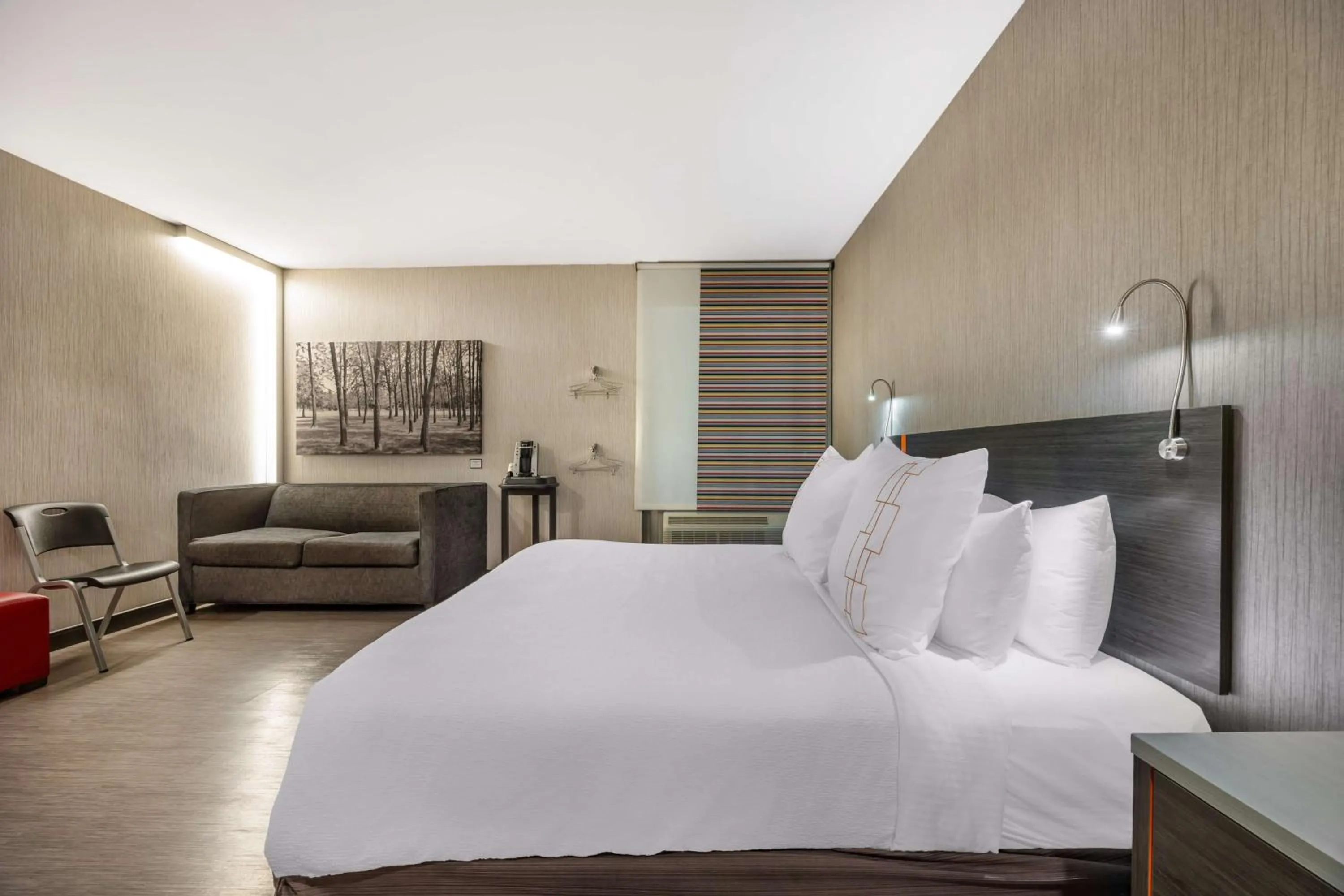 King Room with Sofa Bed - Disability Access in Vīb Best Western Springfield