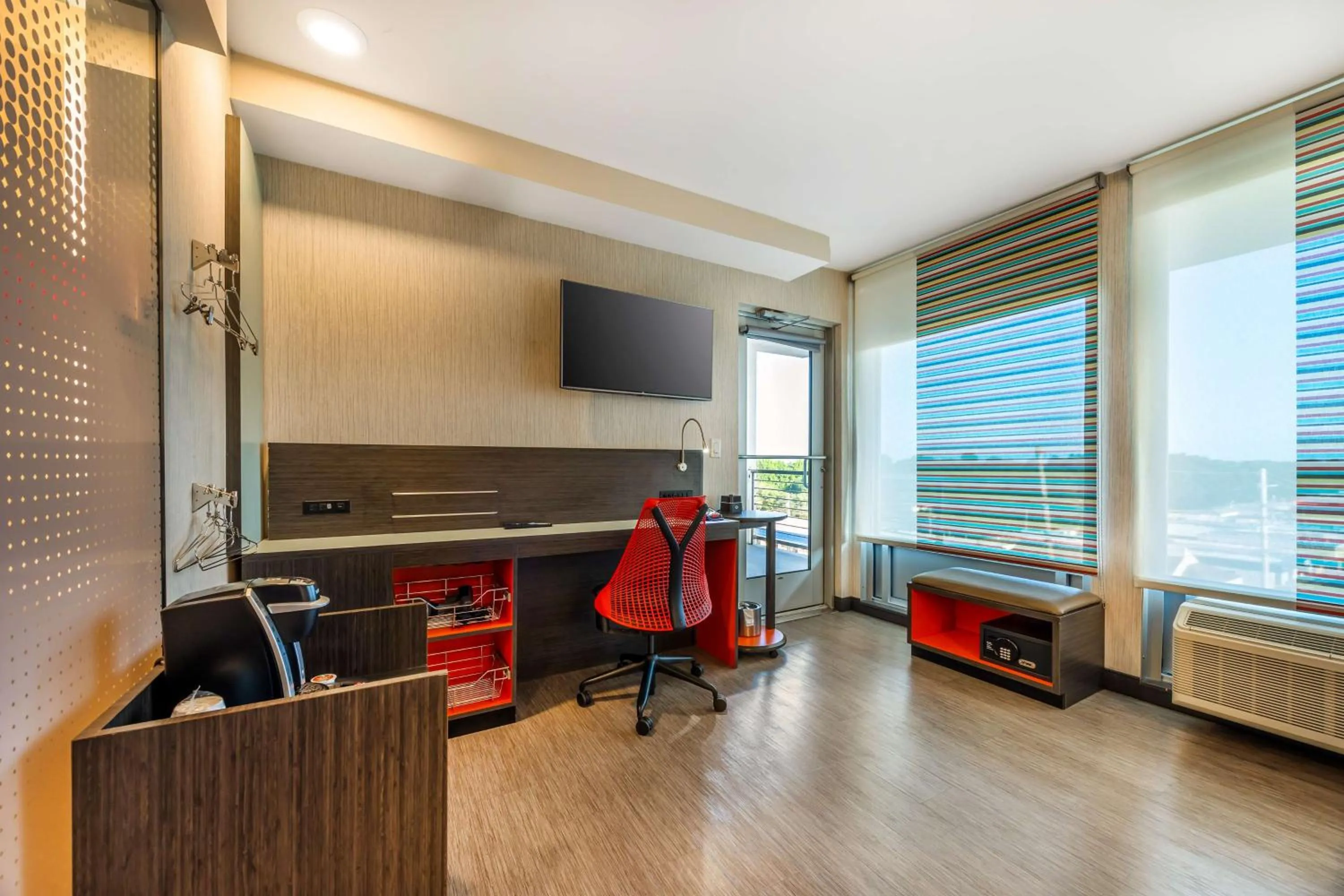 King Room with Balcony in Vīb Best Western Springfield