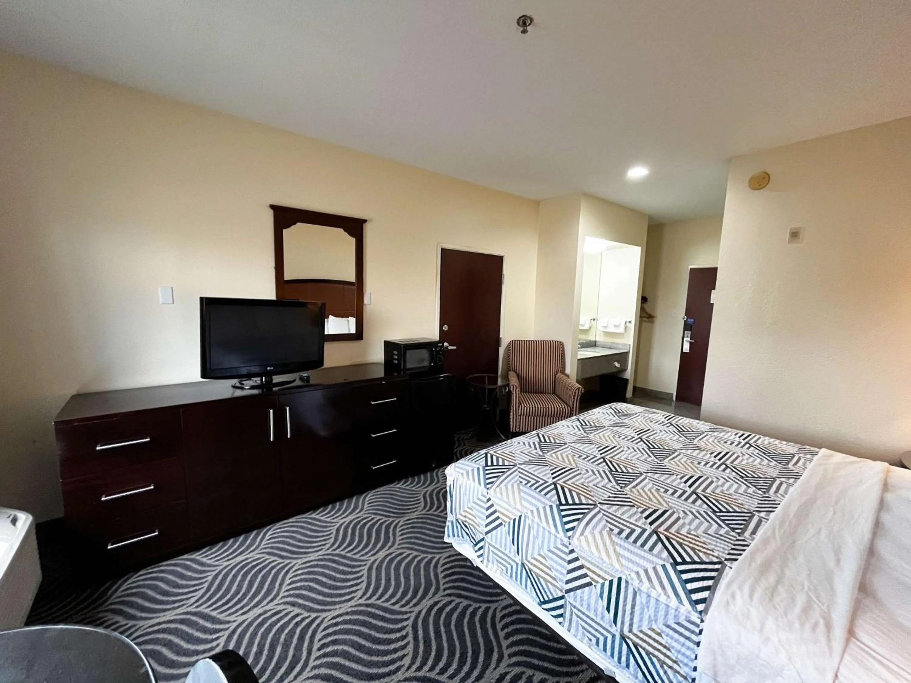 King Room - Disability Access - Non-Smoking in Executive Inn & Suites Breaux Bridge, LA