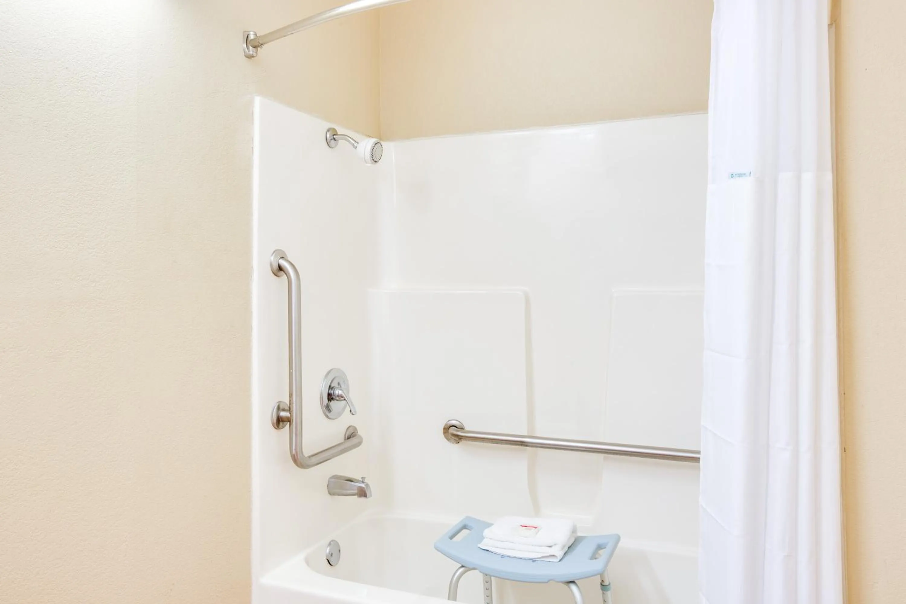 Double Room - Disability Access - Smoking in Days Inn by Wyndham Newport