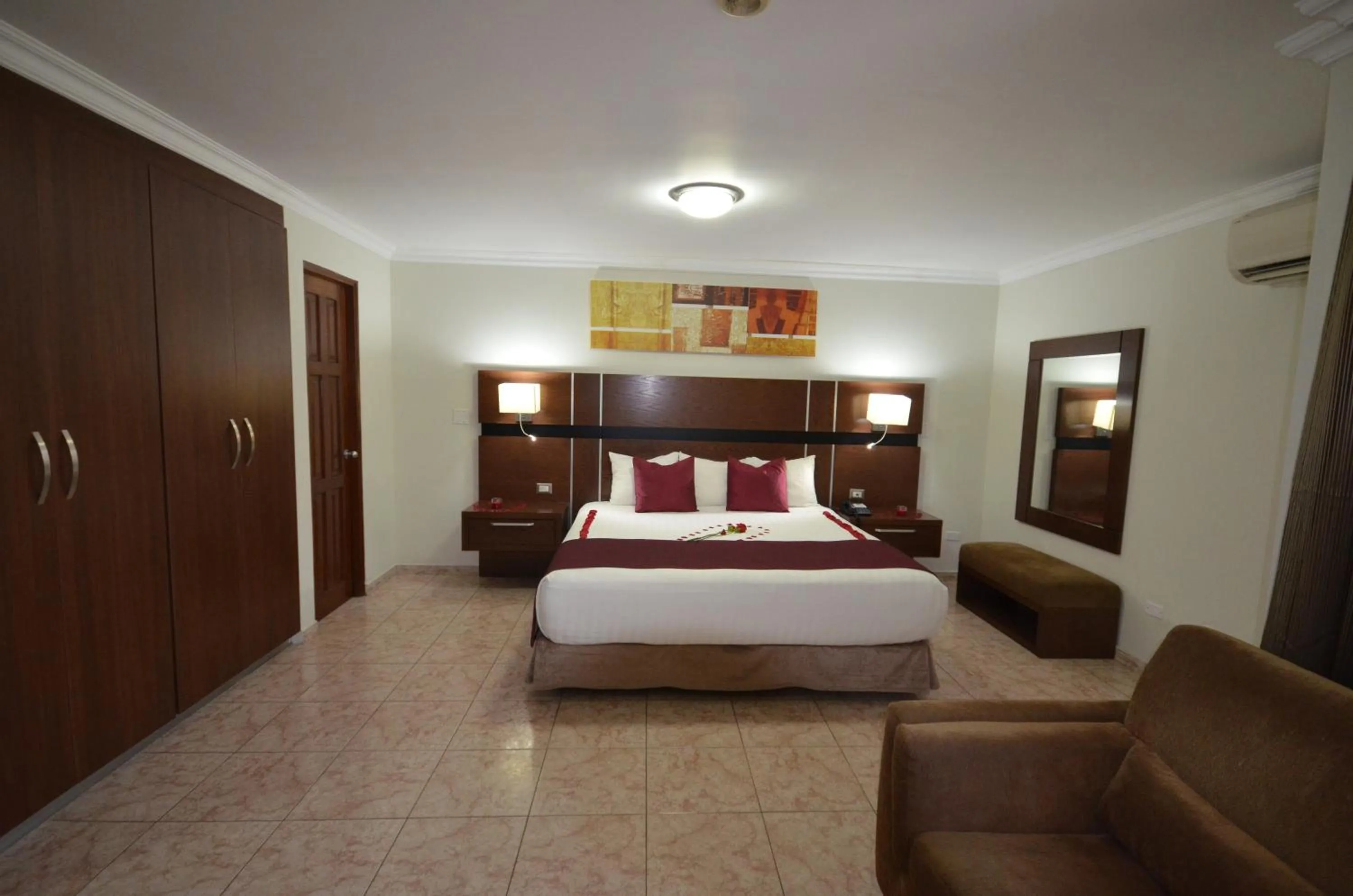 Executive King Suite in Hotel Coral Suites