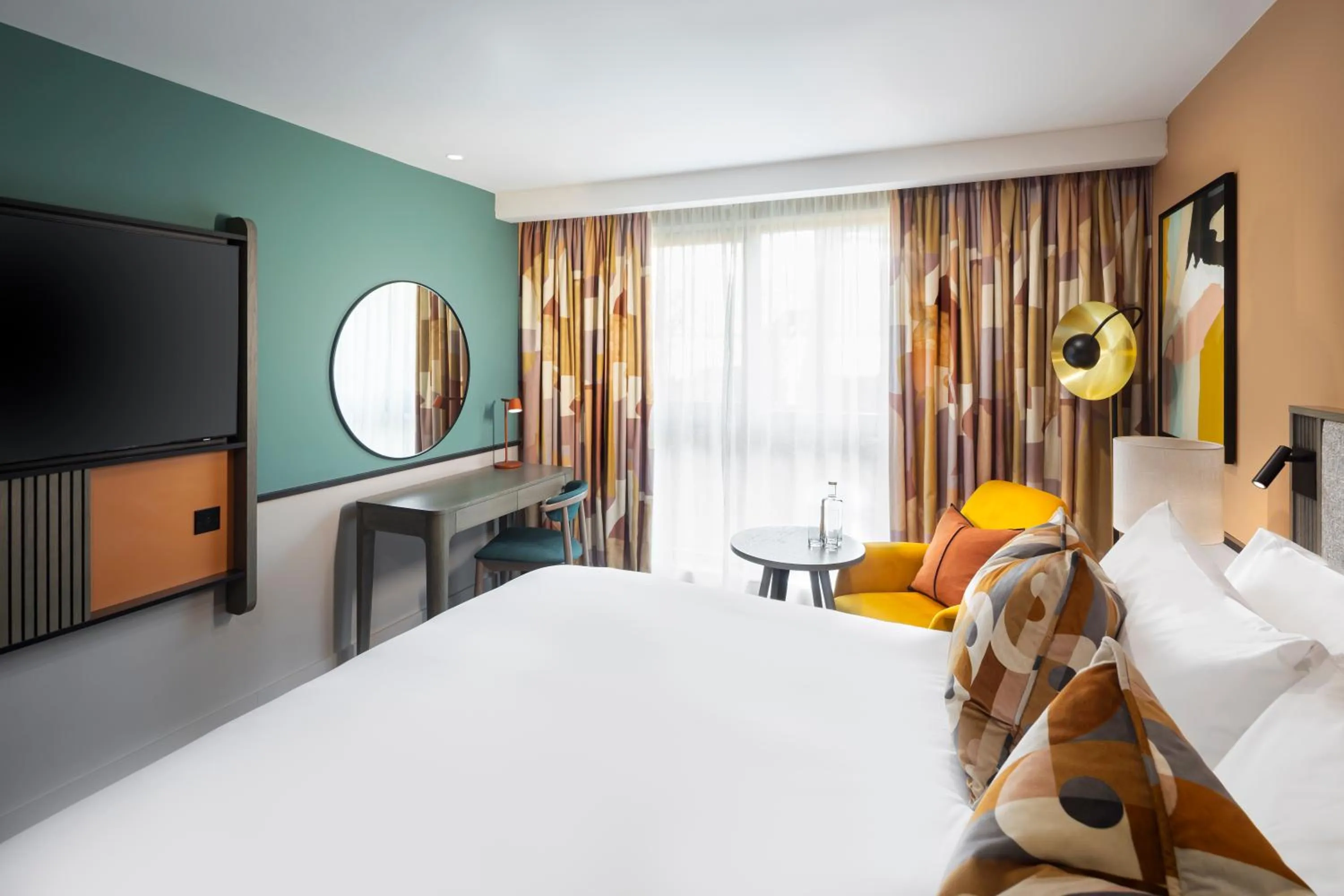 Standard Super King Room in voco Fareham - Solent by IHG