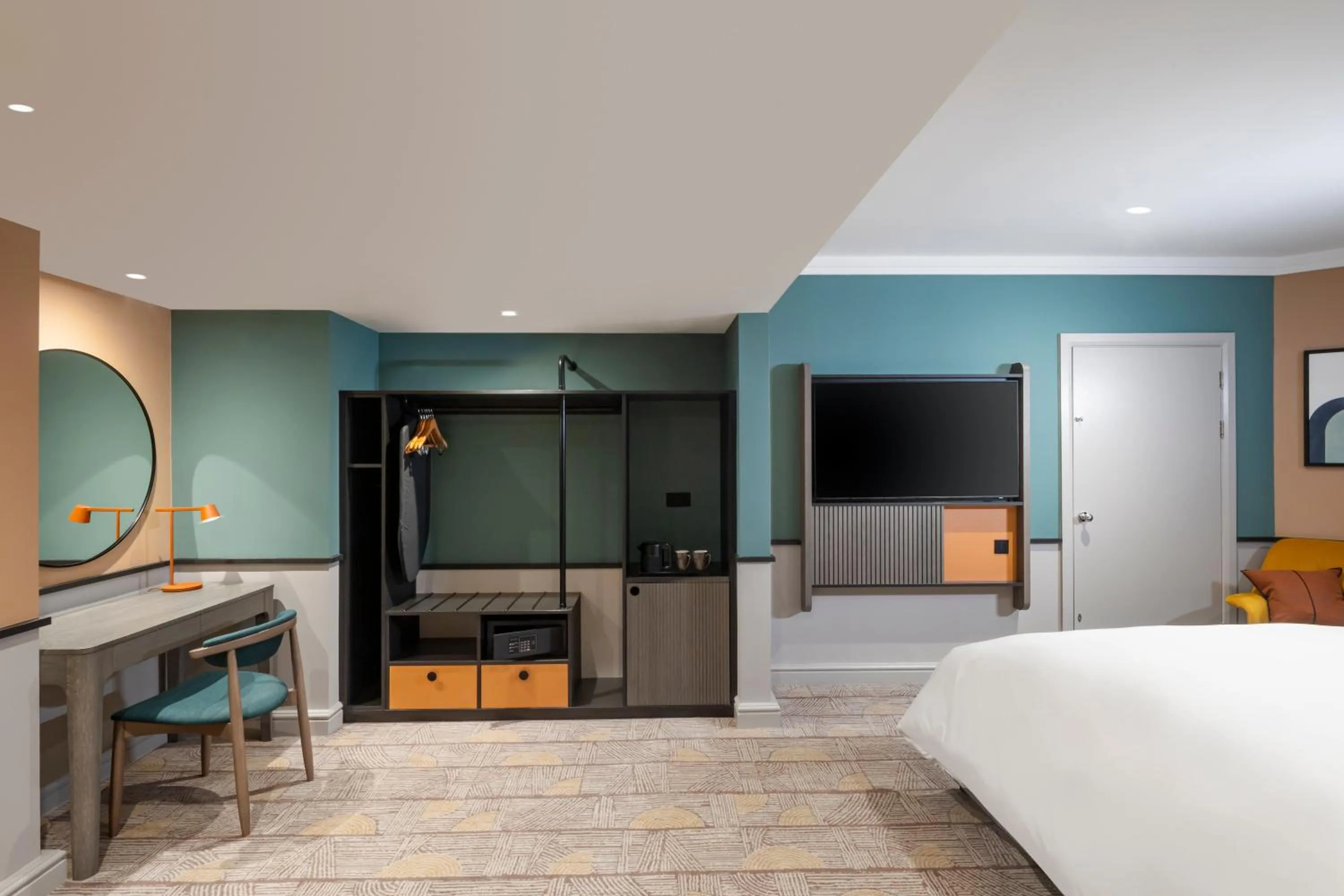 Standard Super King Room - Accessible in voco Fareham - Solent by IHG