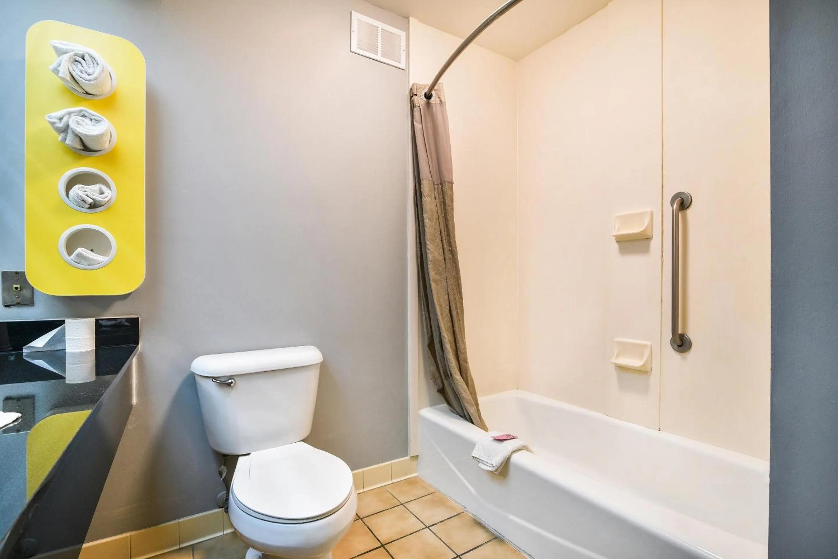 King Room in OYO Townhouse Inn Jacksonville near Little Rock Air Force Base