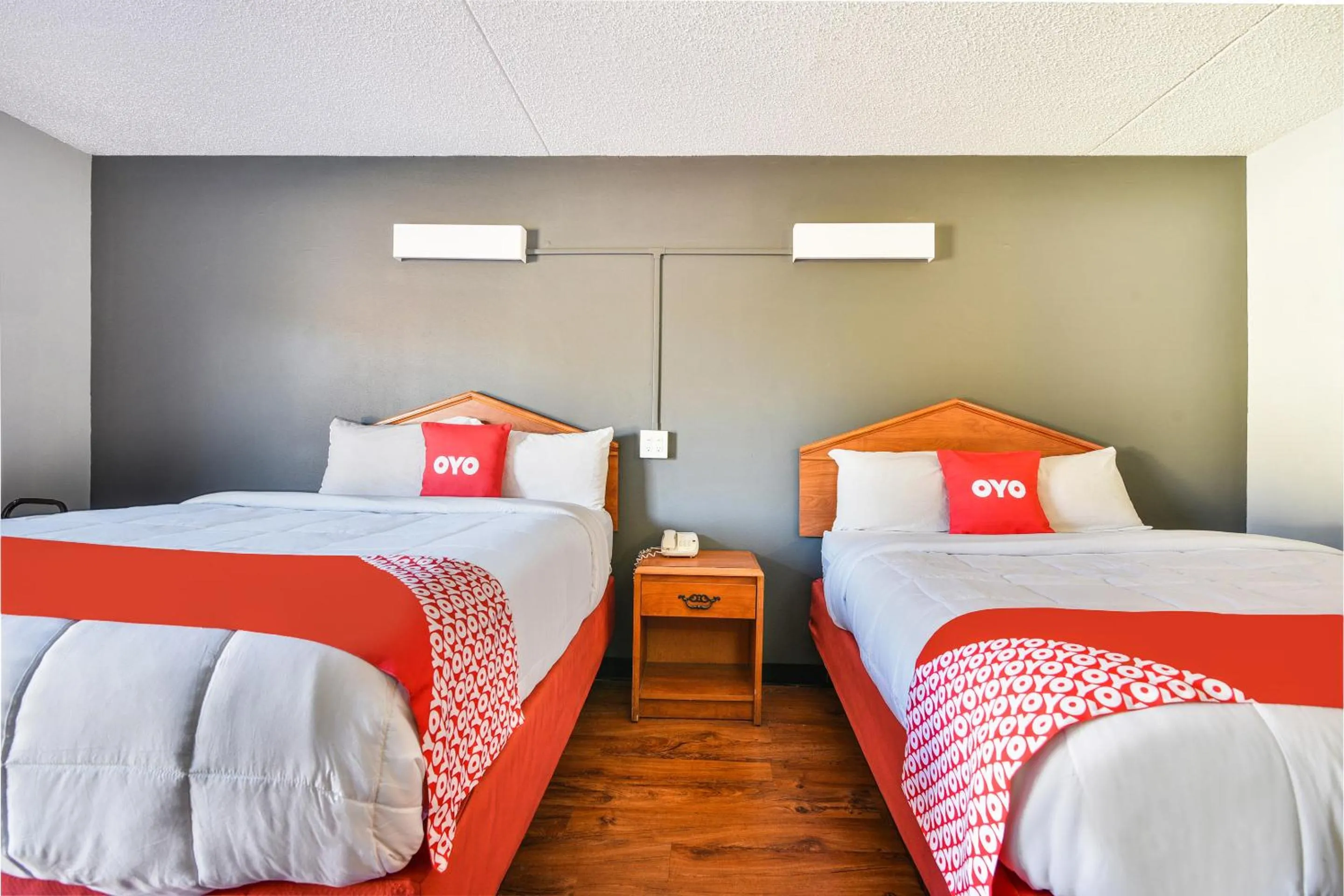 Queen Room with Two Queen Beds in OYO Townhouse Inn Jacksonville near Little Rock Air Force Base