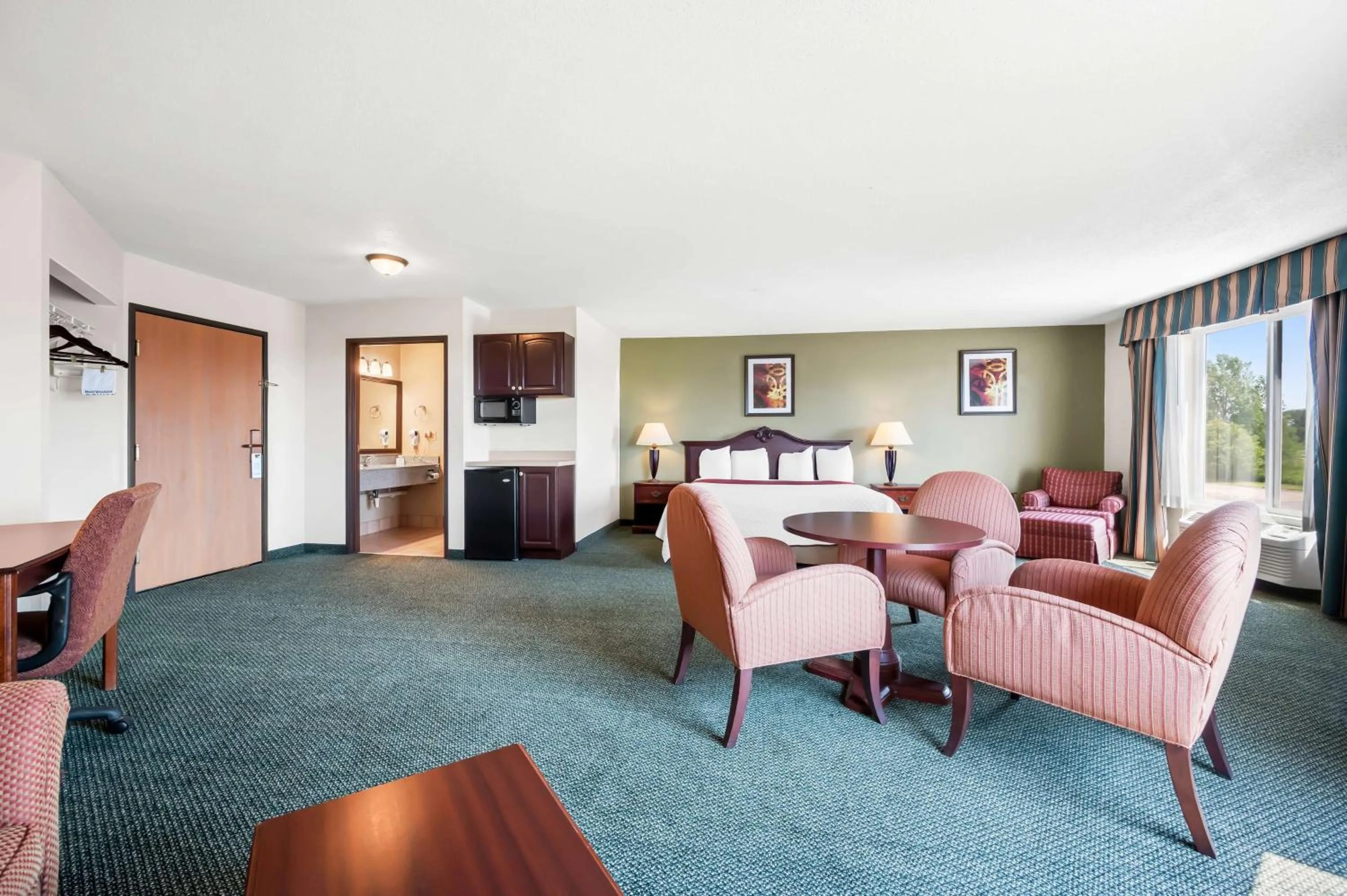 Junior King Suite with Sofa Bed - Non-Smoking in Best Western Annawan Inn