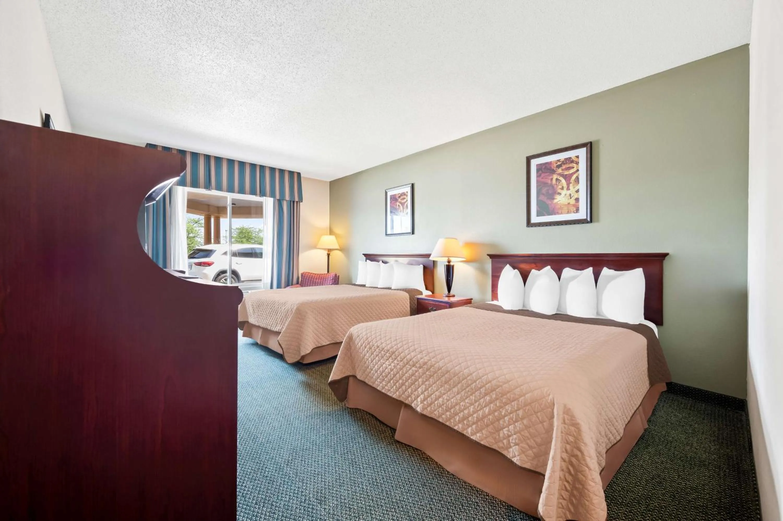 Queen Room with Two Queen Beds - Non-Smoking in Best Western Annawan Inn