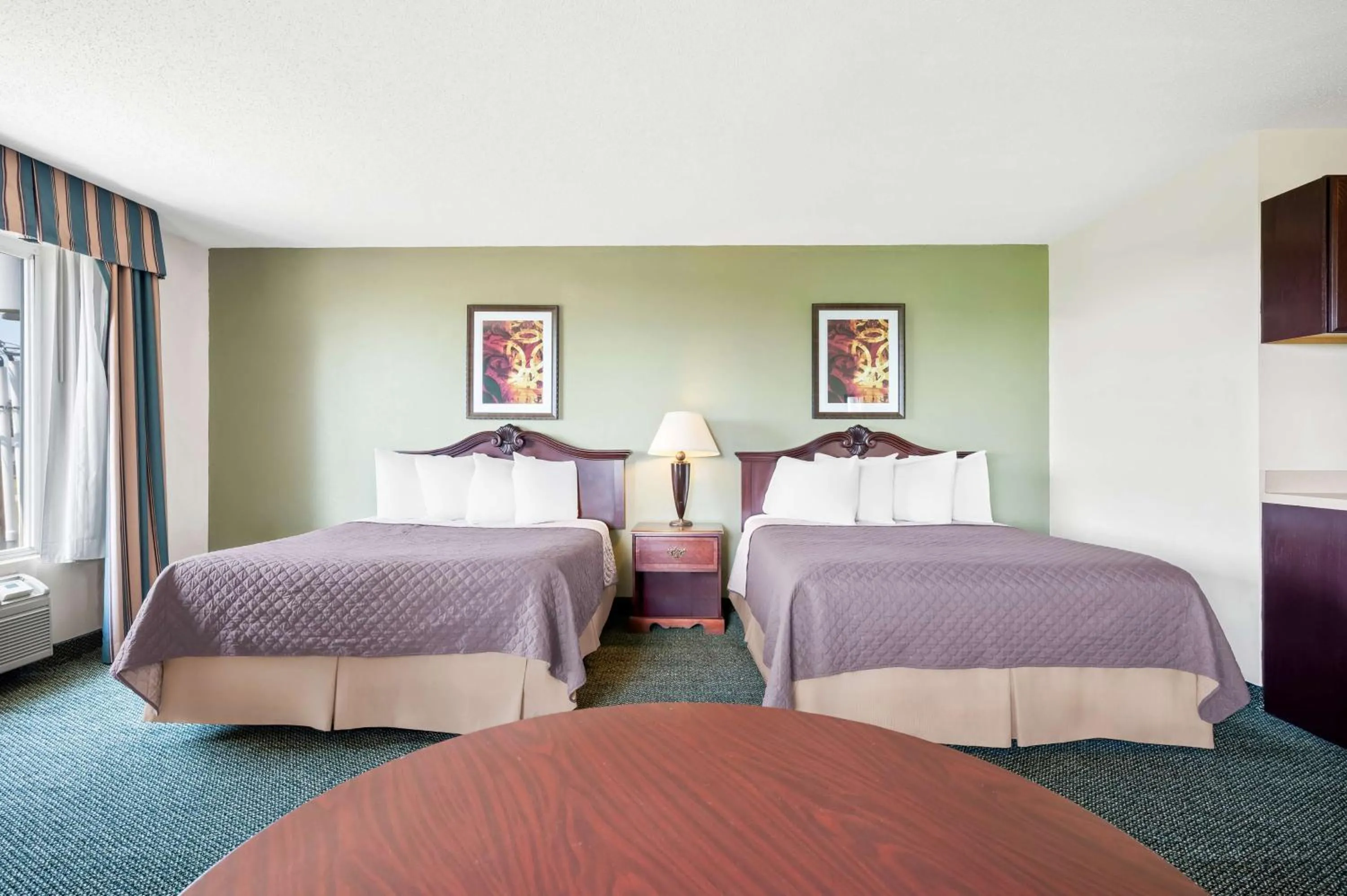 Queen Junior Suite with Two Queen Beds and Sofa Bed - Non-Smoking in Best Western Annawan Inn