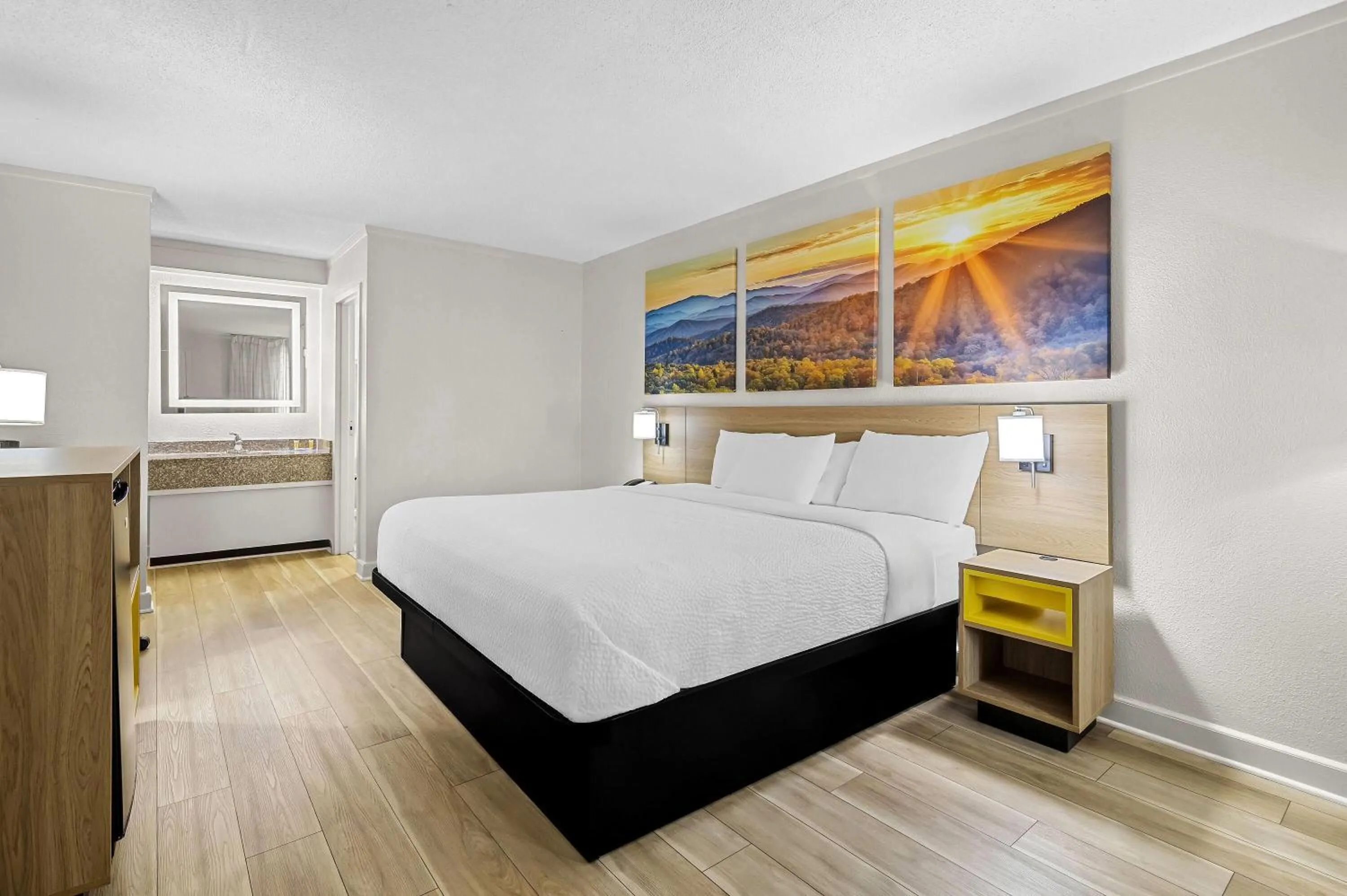 King Room - Smoking  in Days Inn by Wyndham Salem