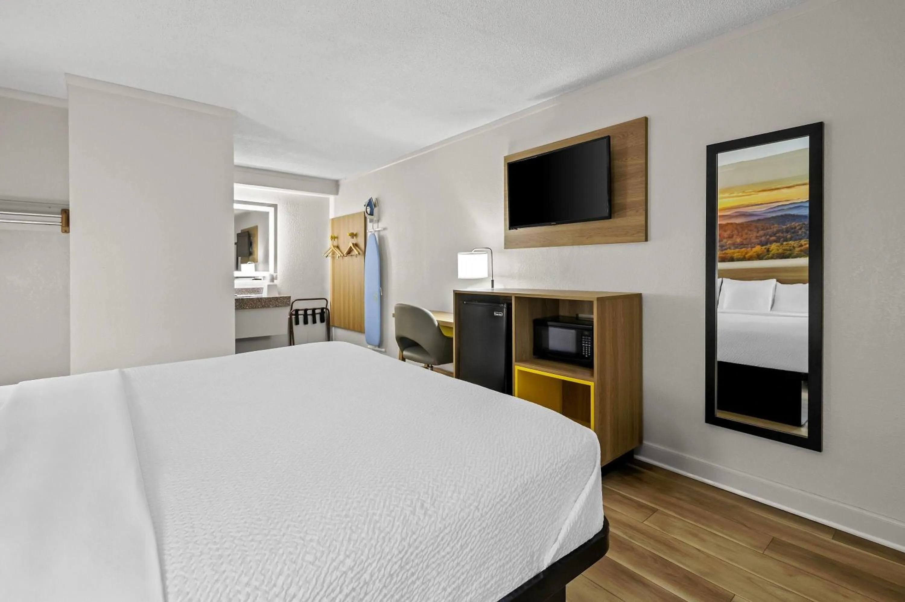 King Room - Disability Access/Non-Smoking in Days Inn by Wyndham Salem