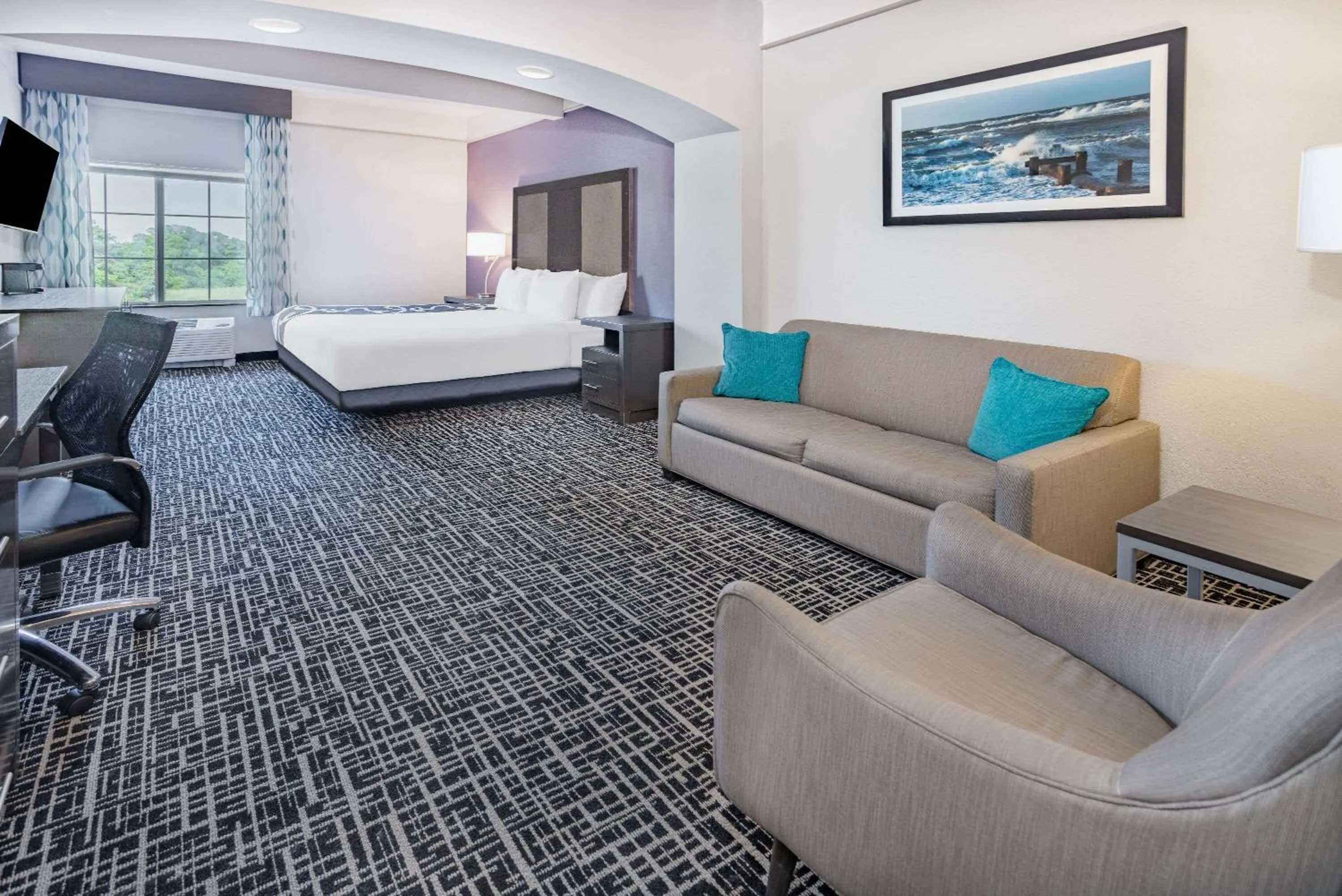 Deluxe King Suite with Mobility/Hearing Impaired Access - Non-Smoking in La Quinta Inn & Suites by Wyndham Norfolk