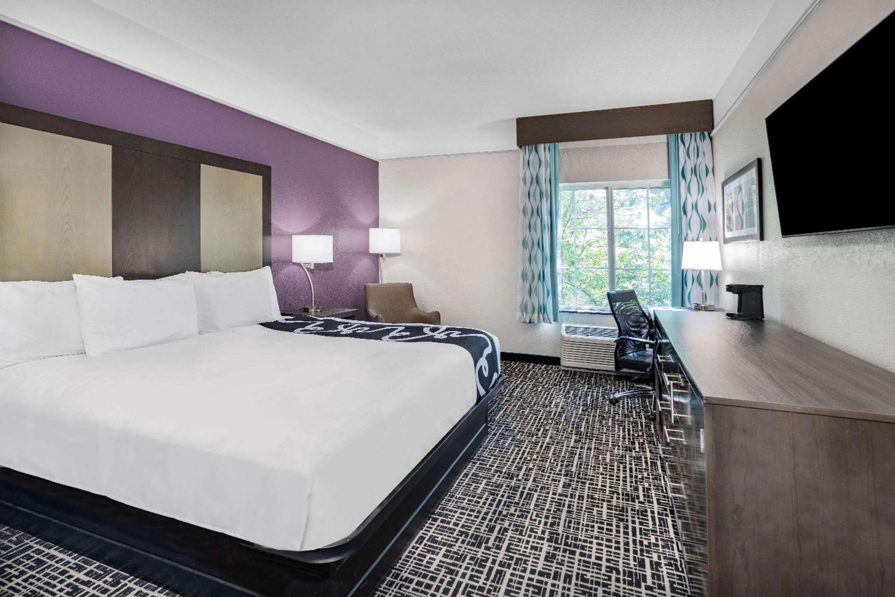 King Room - Non-Smoking in La Quinta Inn & Suites by Wyndham Norfolk