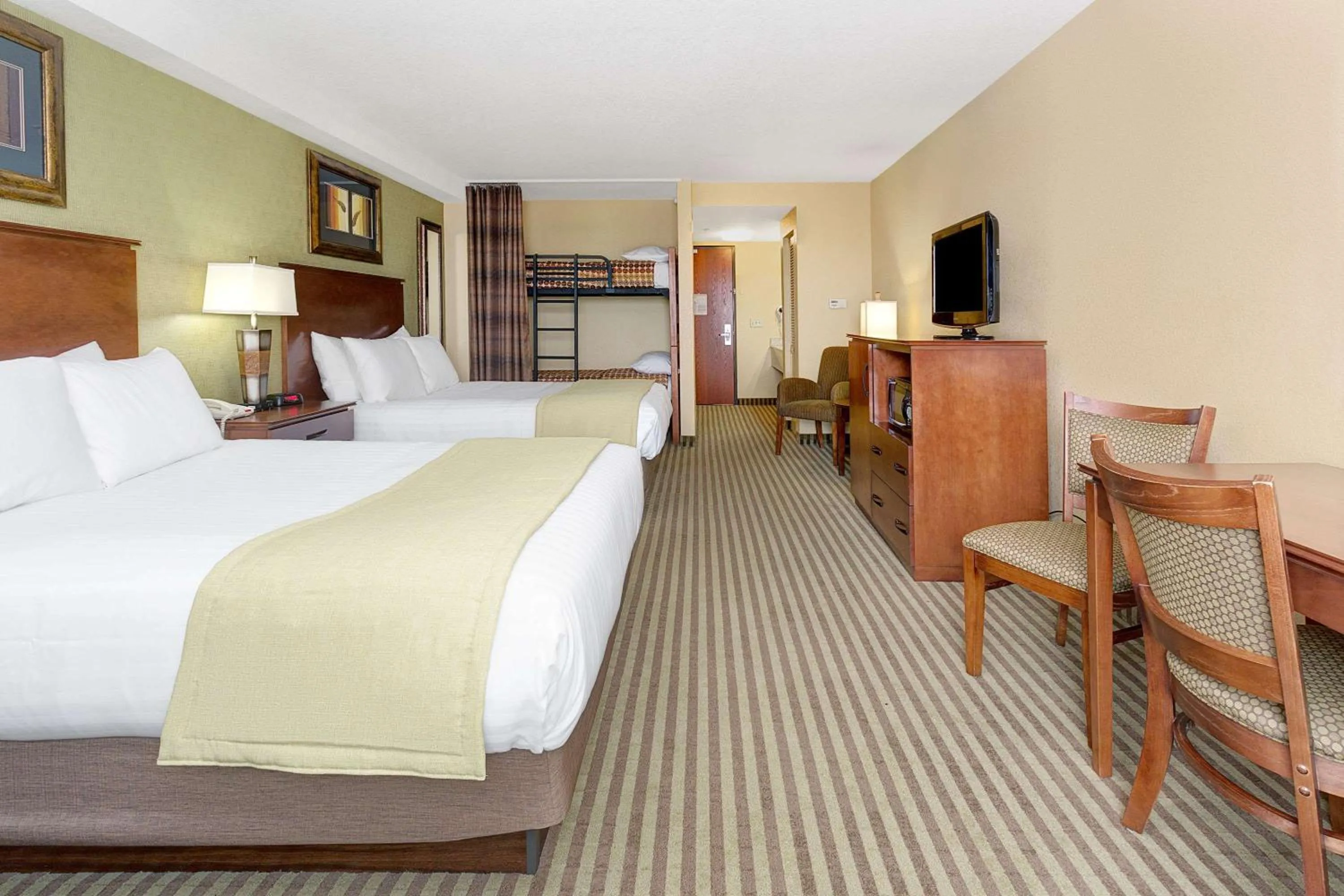 One-Bedroom King Suite with Bunk Beds - Non-Smoking in Days Inn by Wyndham Cheyenne