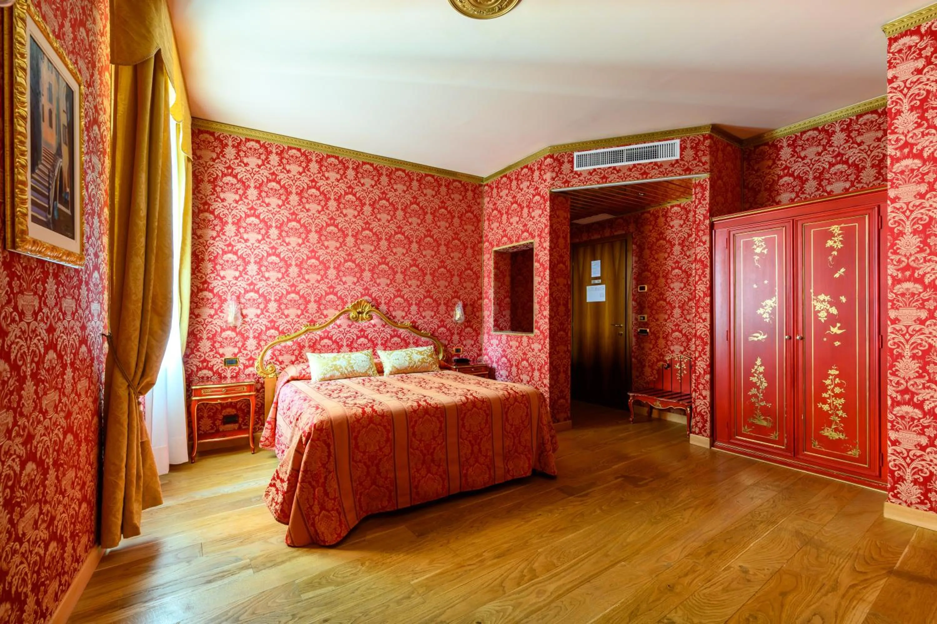Junior Suite with Balcony and Canal View in Residenza Ca' San Marco