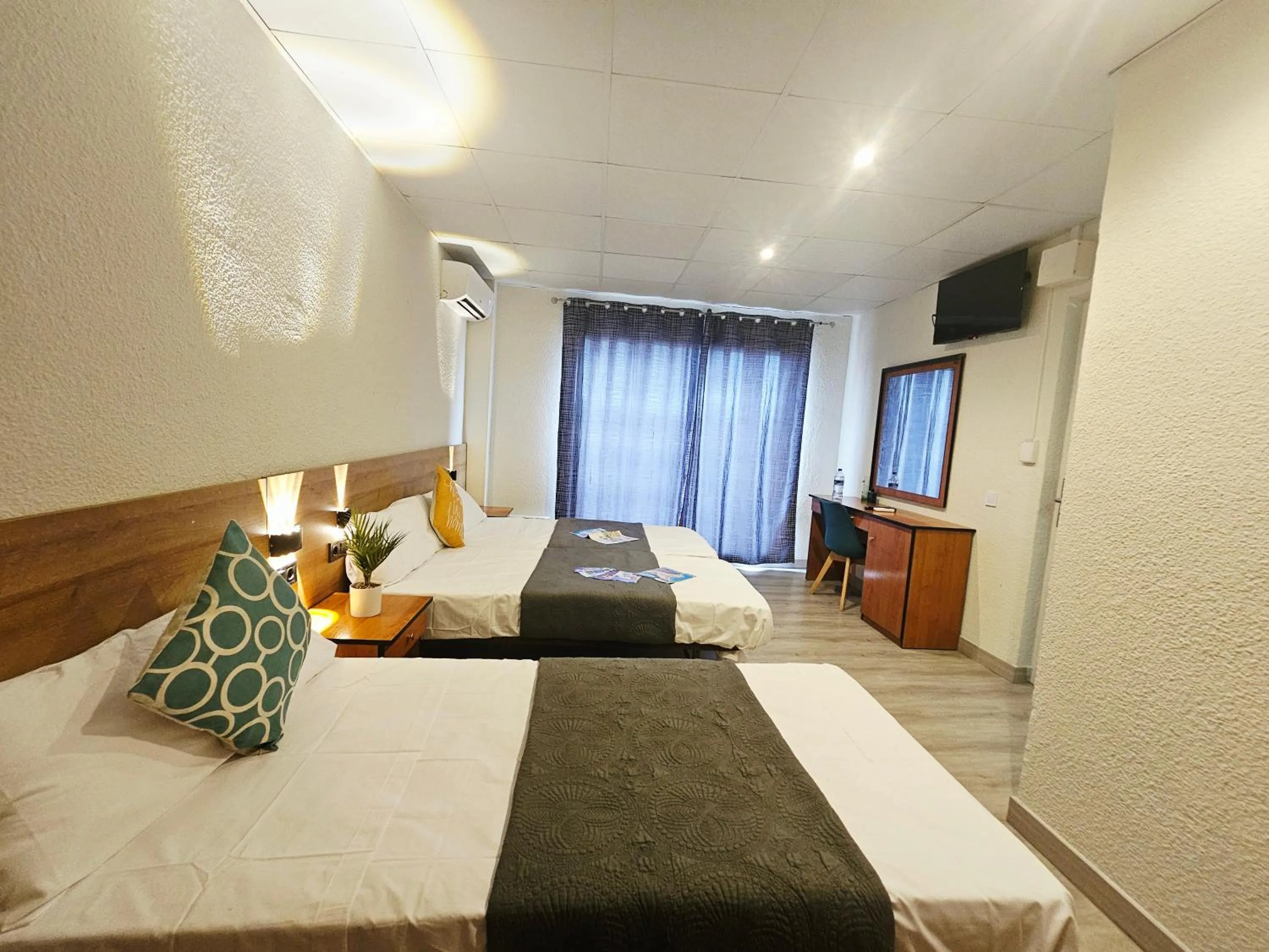 Deluxe Family Suite in Hotel Mar i Sol