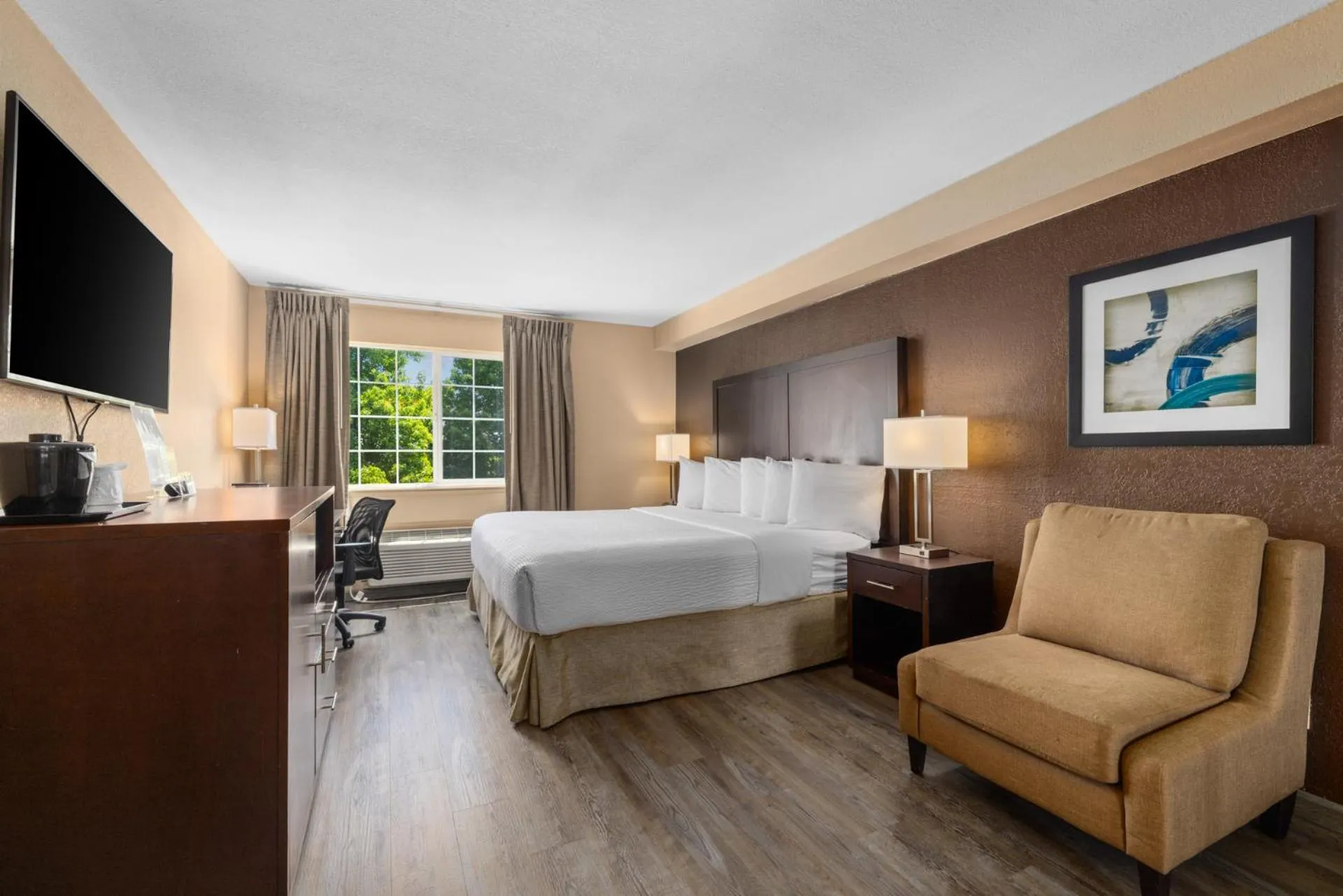 One-Bedroom King Suite - Non-Smoking in Ramada by Wyndham Portland