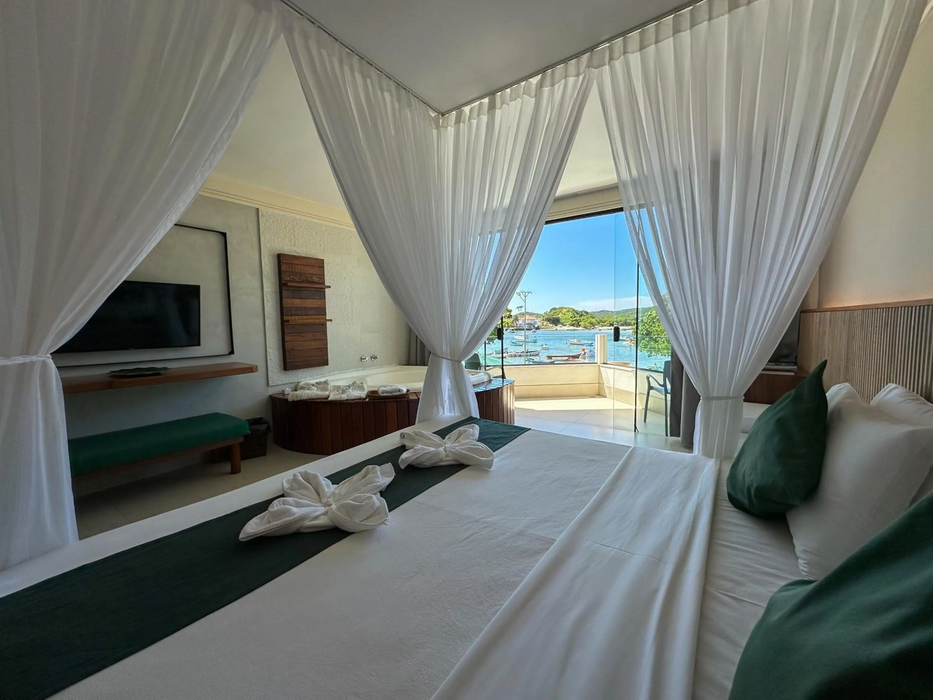 Deluxe Suite with Spa Bath and Lake View in Passagem Concept Hotel e Spa