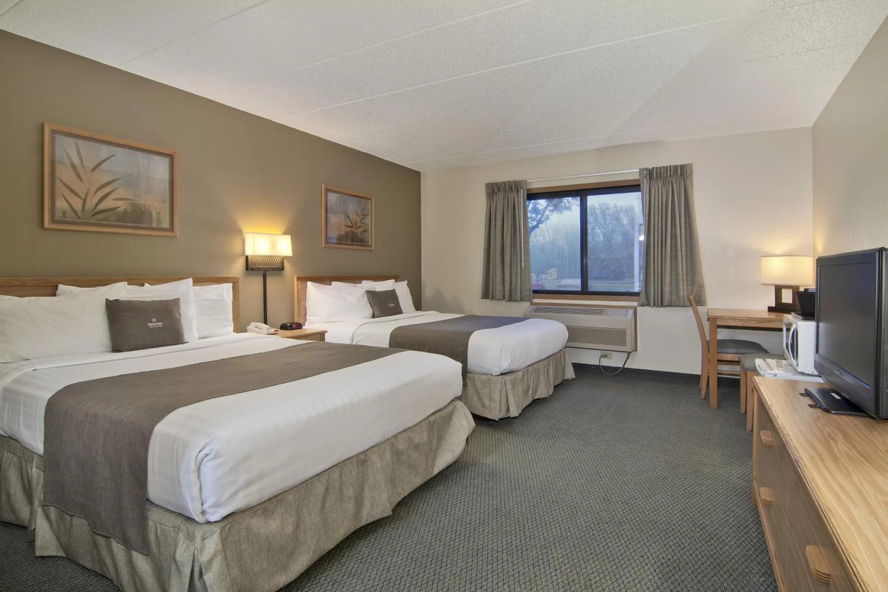 Queen Room with Two Queen Beds in Boarders Inn & Suites by Cobblestone Hotels - Faribault
