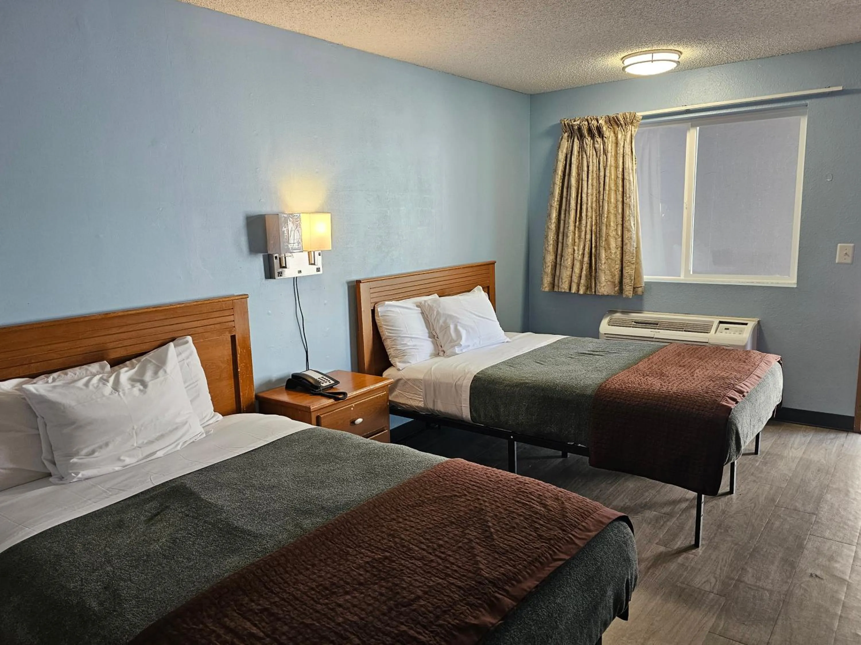 Double Room with Two Double Beds - Non-Smoking in Sumner Motor Inn