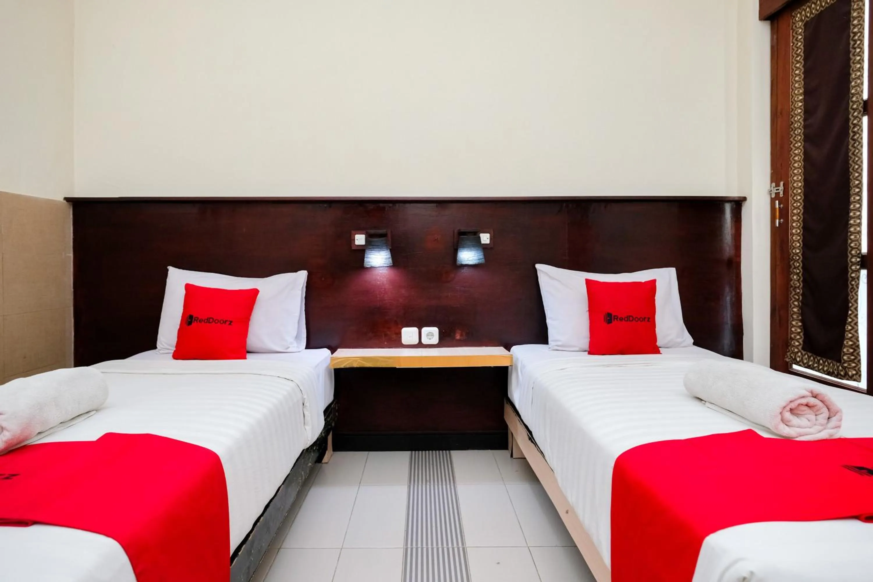 Twin Room in RedDoorz near Legian Street