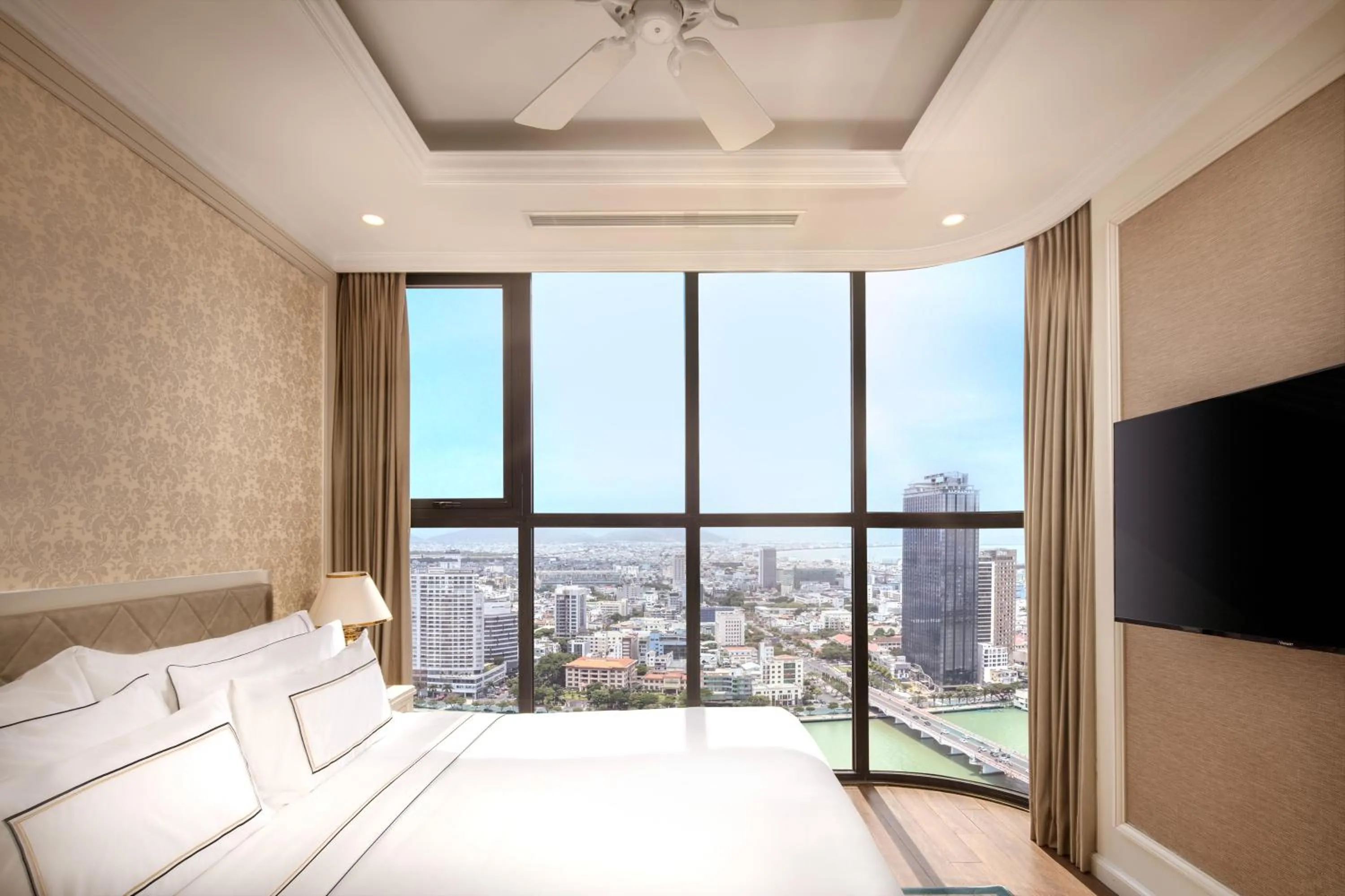 Grand Premium Room in Meliá Vinpearl Danang Riverfront
