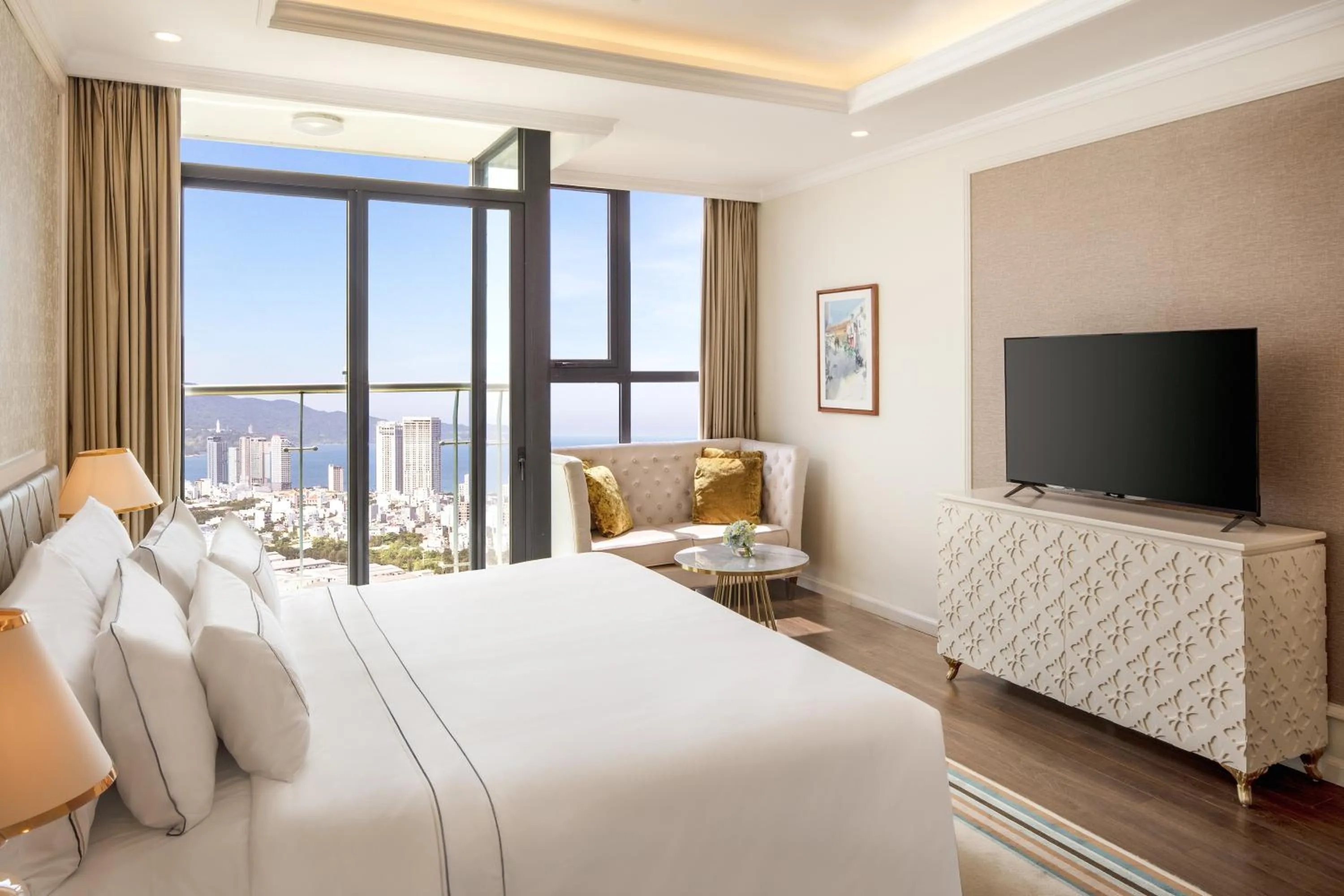 Deluxe Room with Balcony in Meliá Vinpearl Danang Riverfront