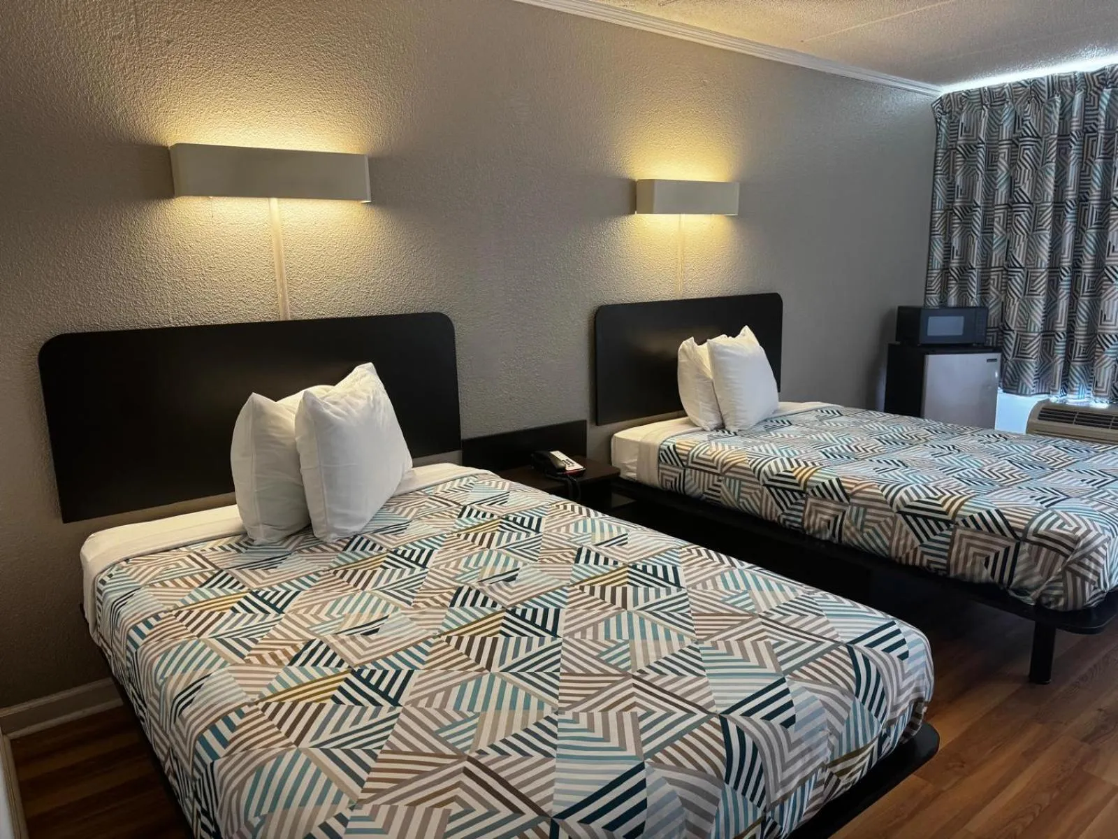 Quadruple Room - Smoking in Motel 6-Tifton, GA