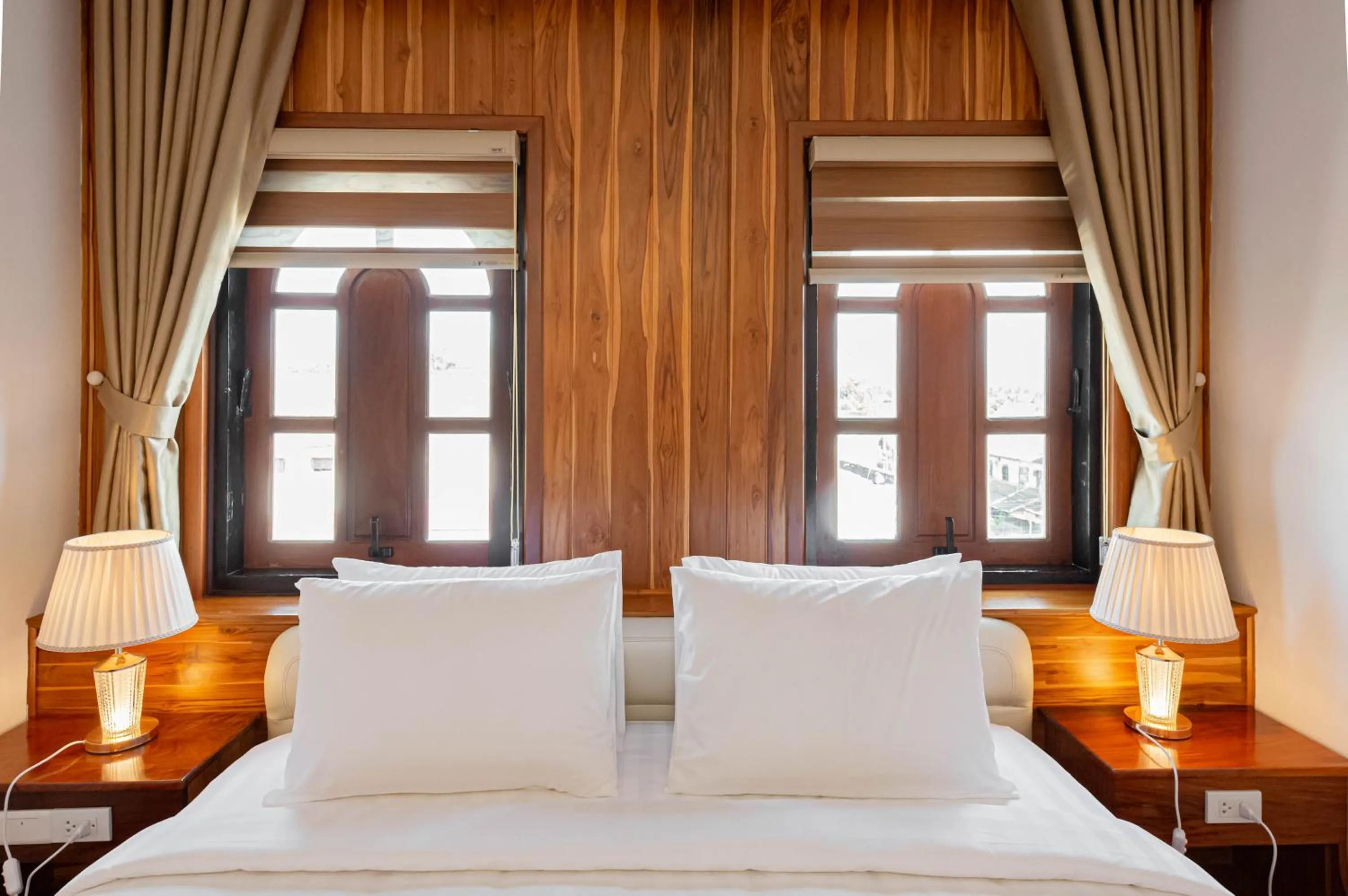 Deluxe Double Room with Balcony in Merry Riverside Hotel