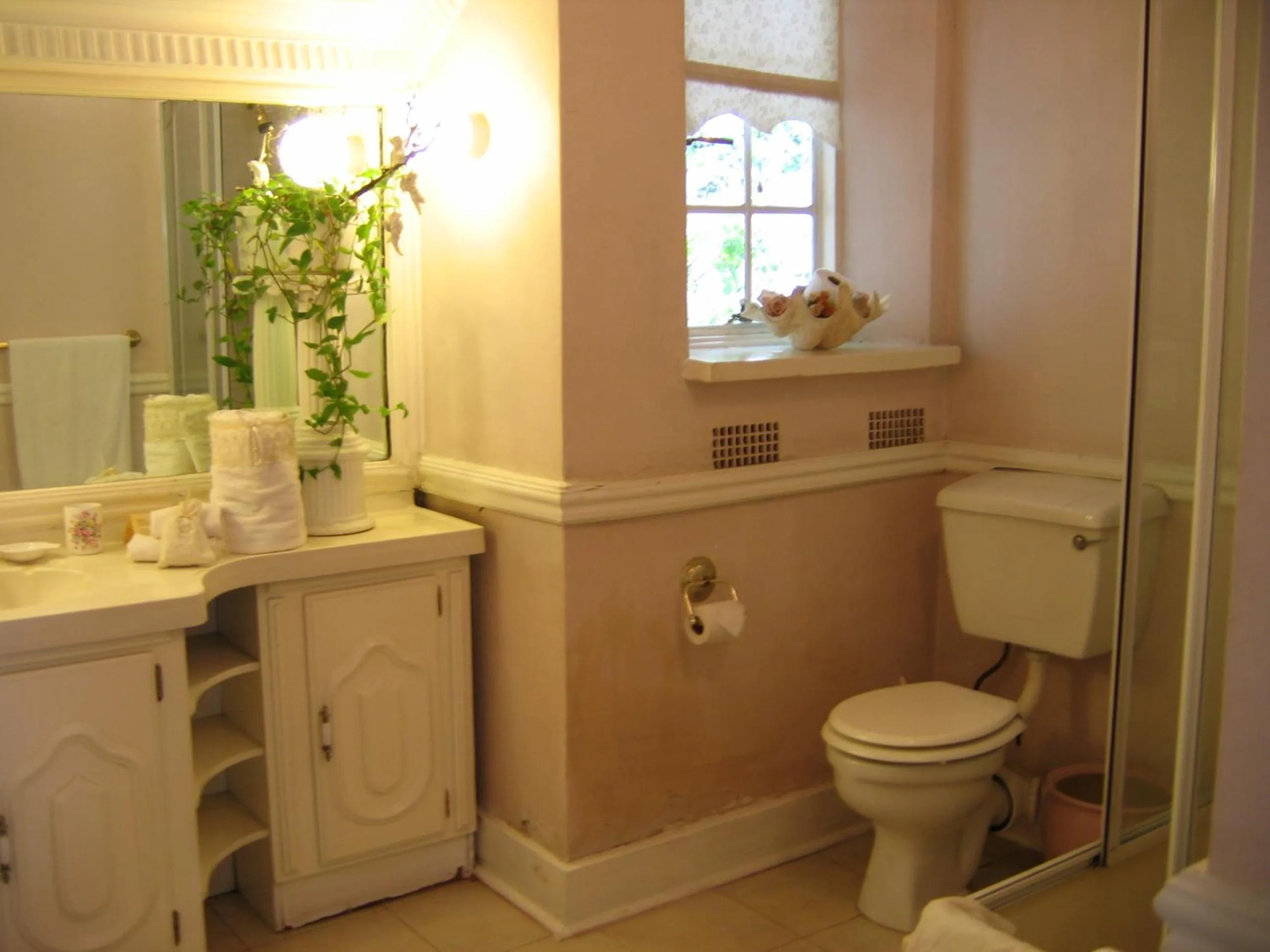 Family Room with Bathroom in Villa Victoria executive Guest House